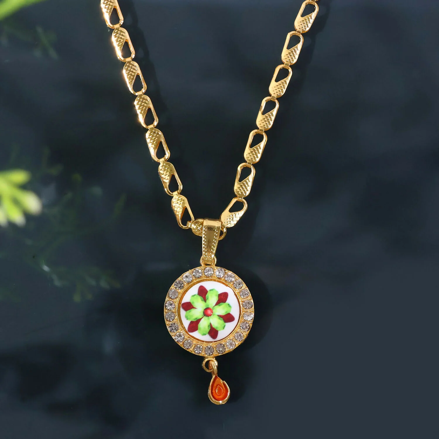 Elegant Gold Plated Pendant Necklace with Floral Design - Image 4