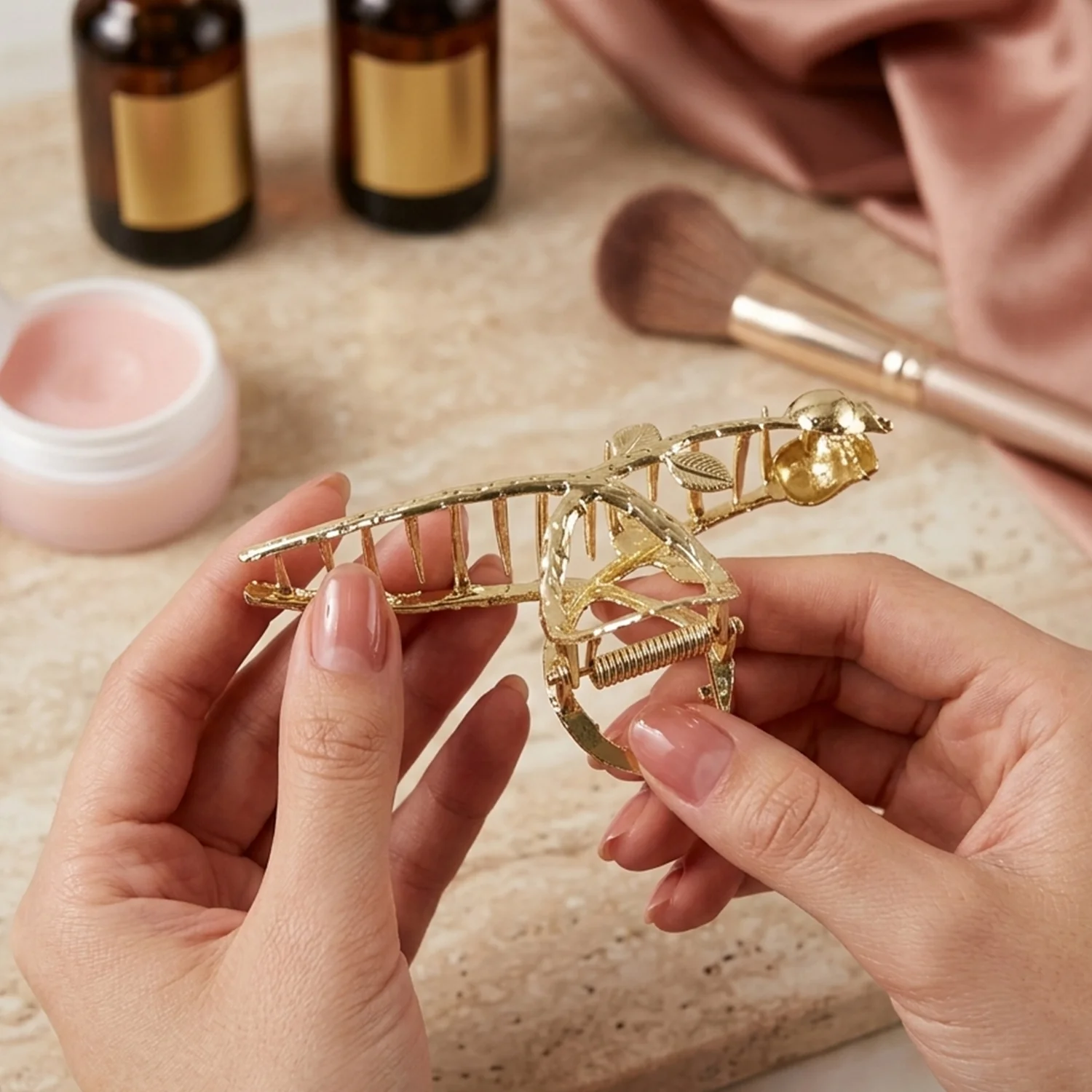 Elegant Gold Rose Design Hair Claw Clip (1 Pc) - Image 4