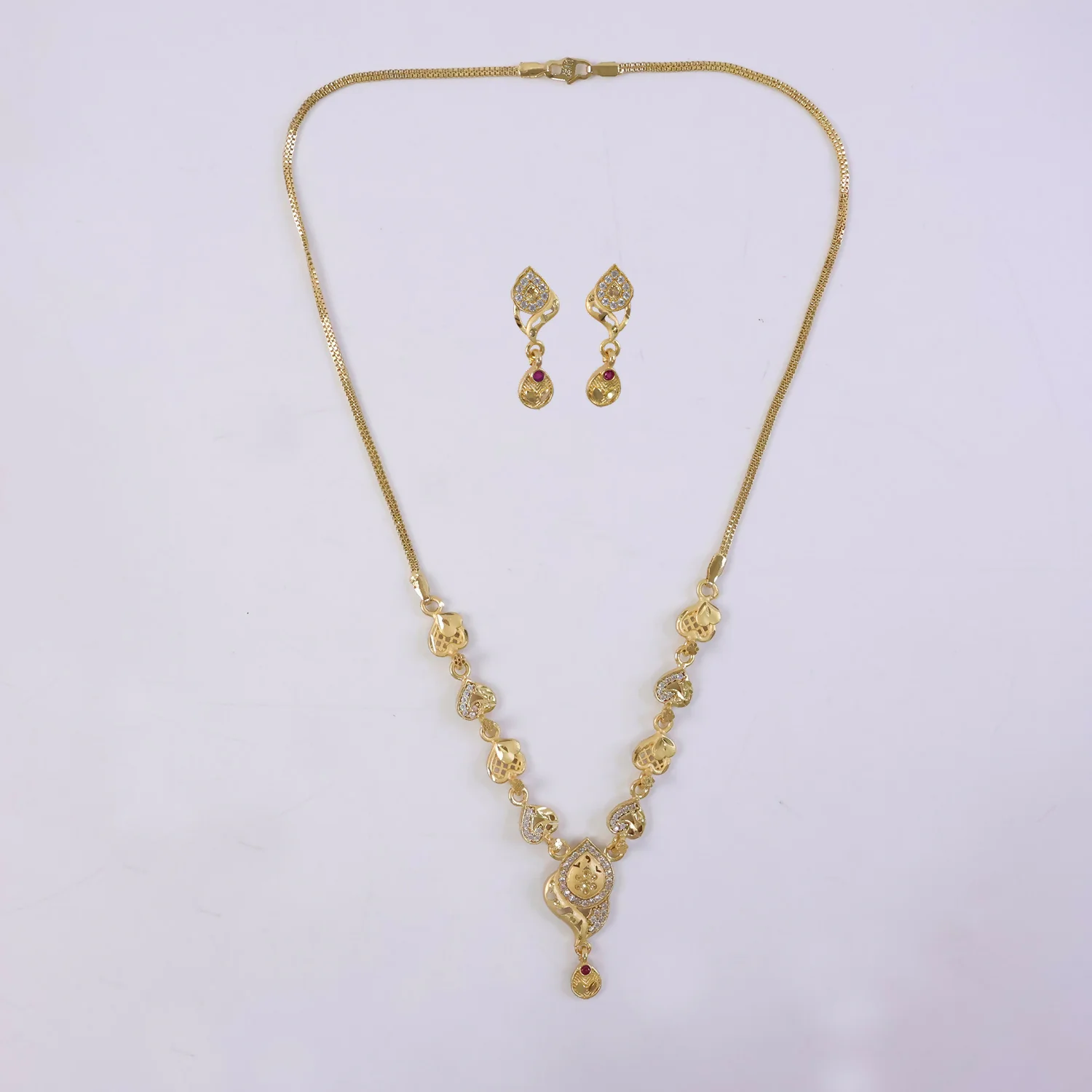 Elegant Gold-Tone Heart Motif Necklace Set with Designer Pendant & Matching Drop Earrings - Image 4