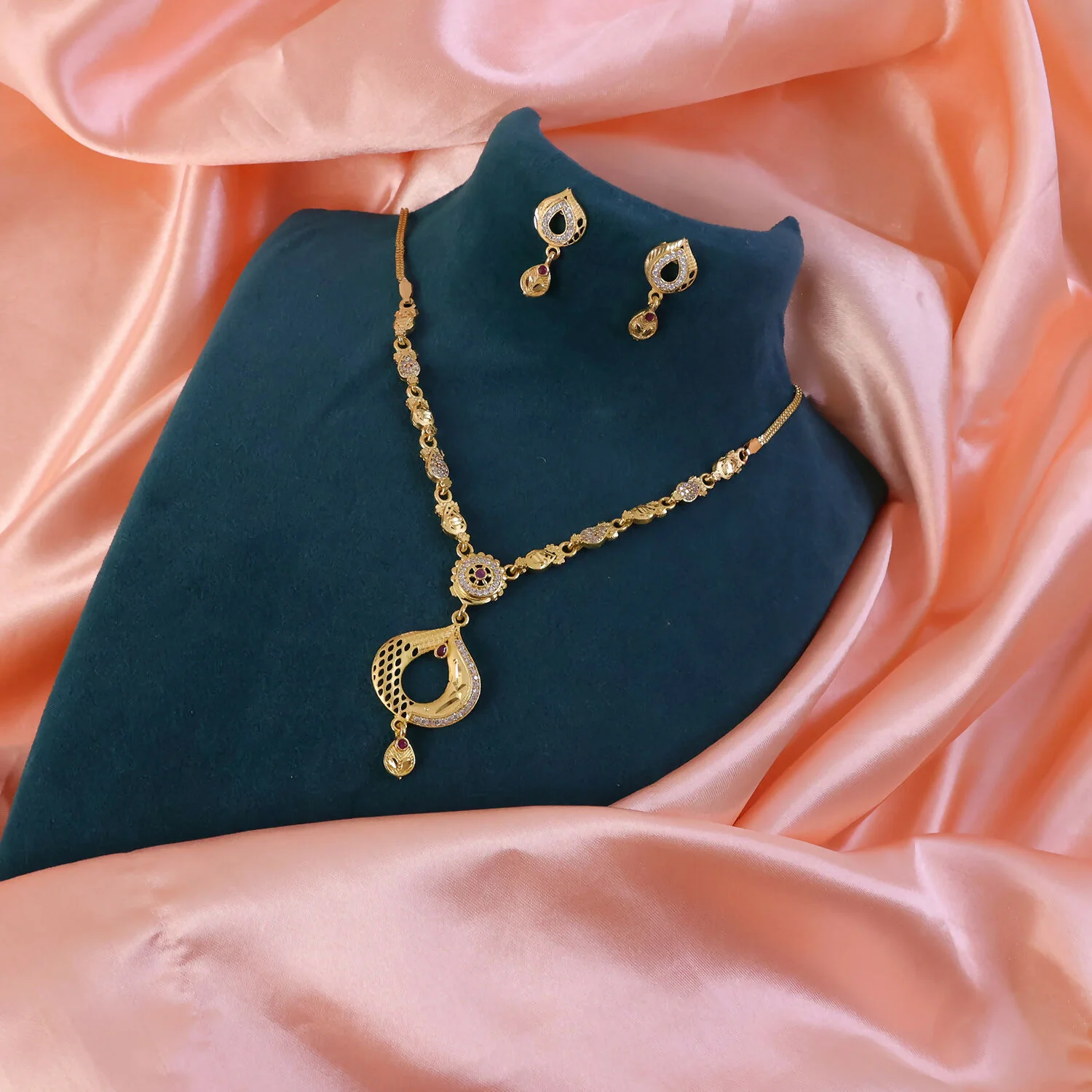 Elegant Gold-Tone Teardrop Pendant Necklace Set with Minimal Chain Design & Matching Earrings - Image 3