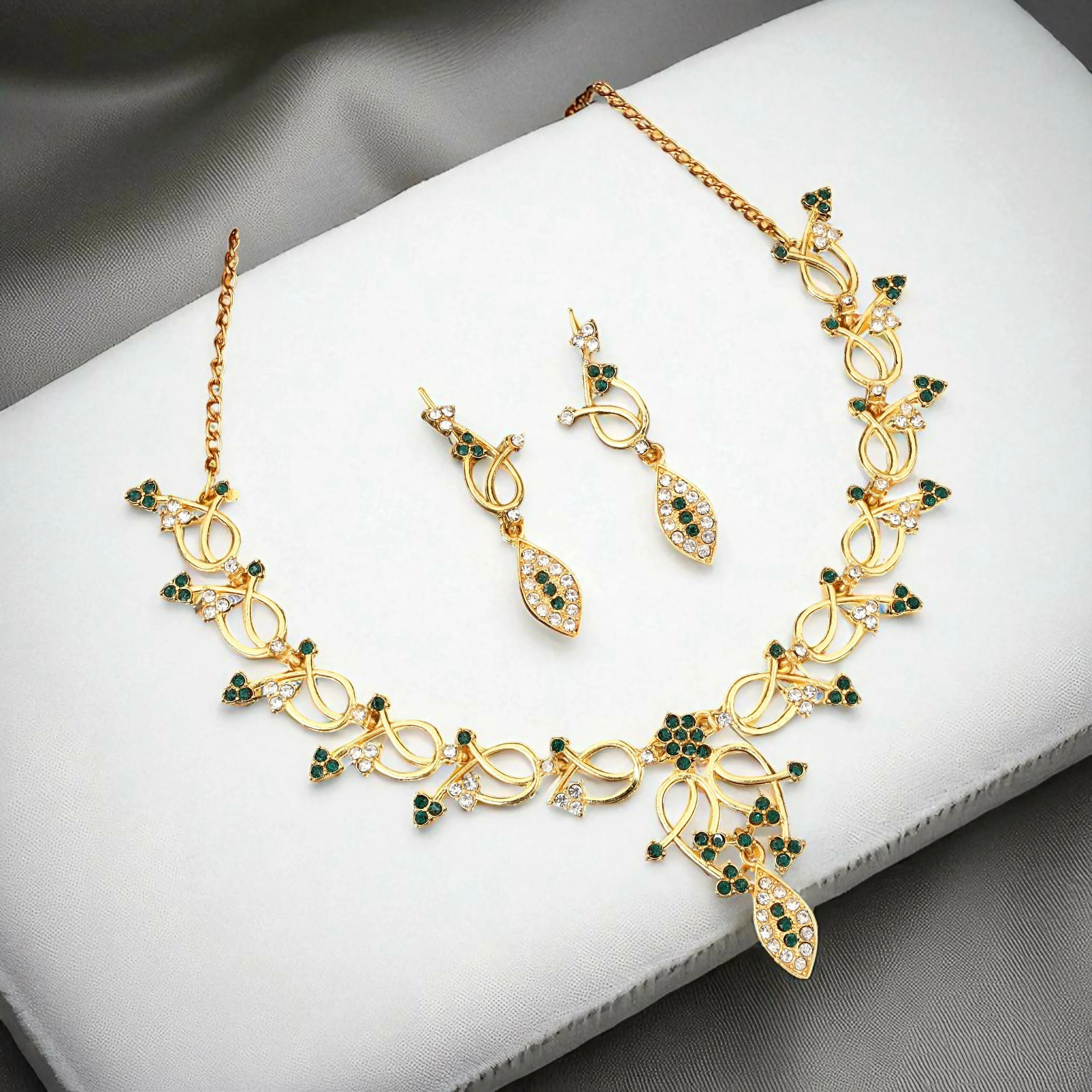 Elegant Gold-Toned Floral & Green Stone Set - Image 3