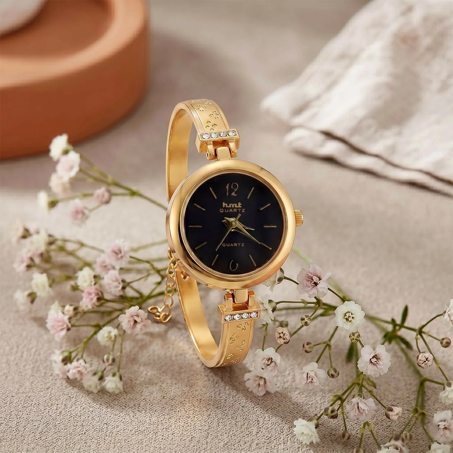 Elegant Golden Bracelet Style Watch with Charm Design & Classic Dial for Women - Image 2