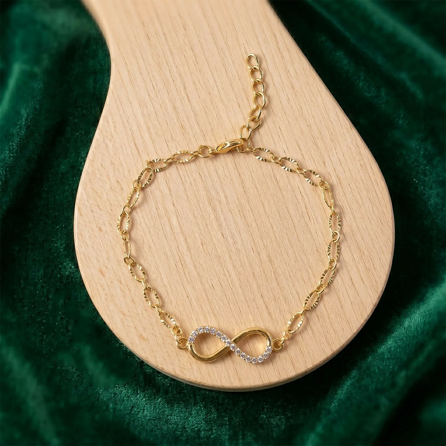 Elegant Heart Charm Gold Plated Chain Bracelet for Women and Girls (1 Pc) - Image 2