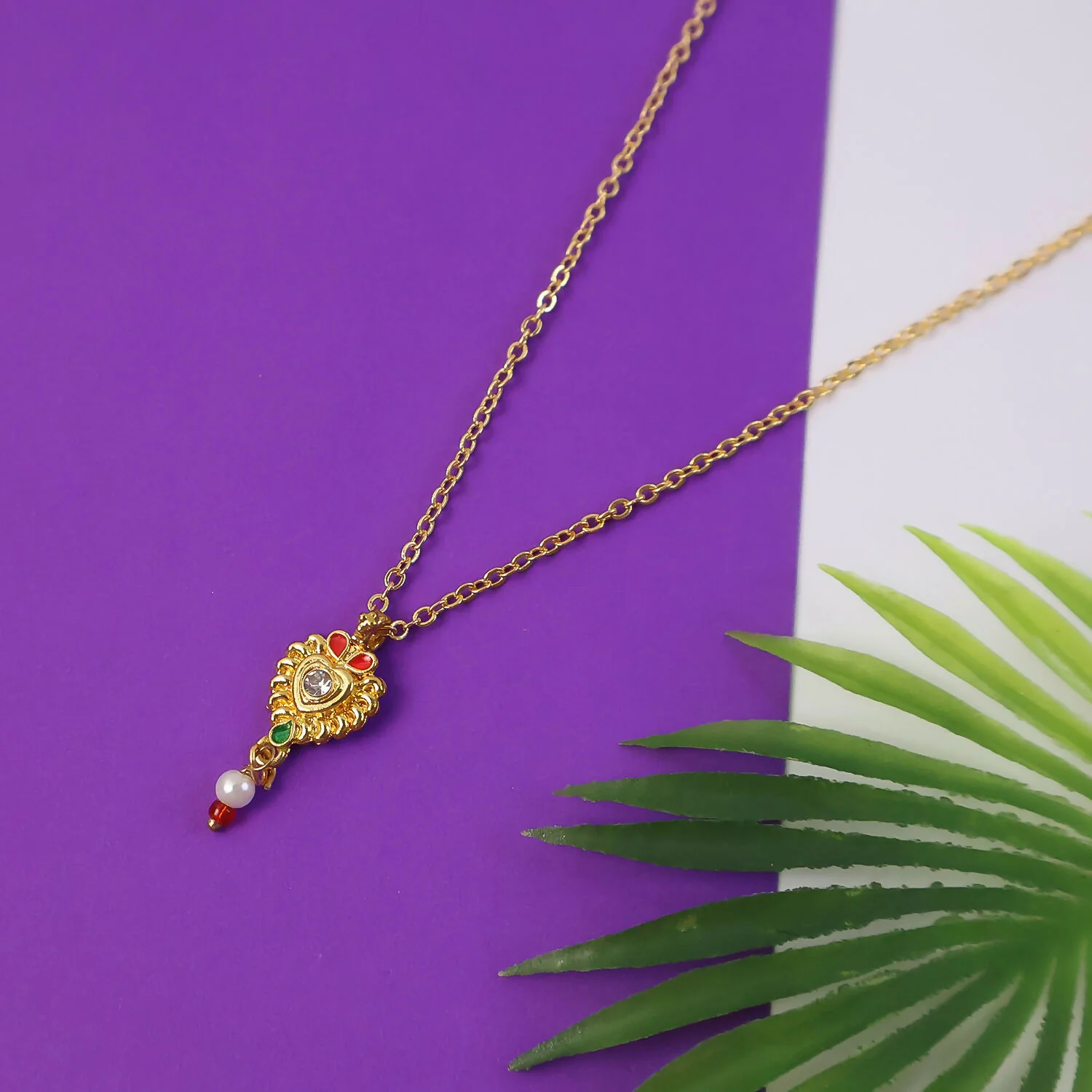 Elegant Heart Motif Pendant Necklace with Chain for Women - Image 3