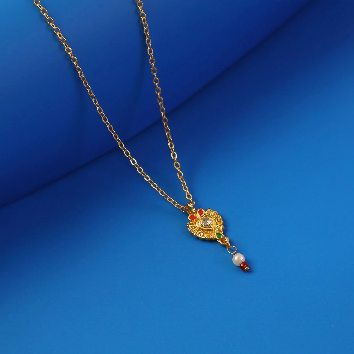 Elegant Heart Motif Pendant Necklace with Chain for Women - Image 4
