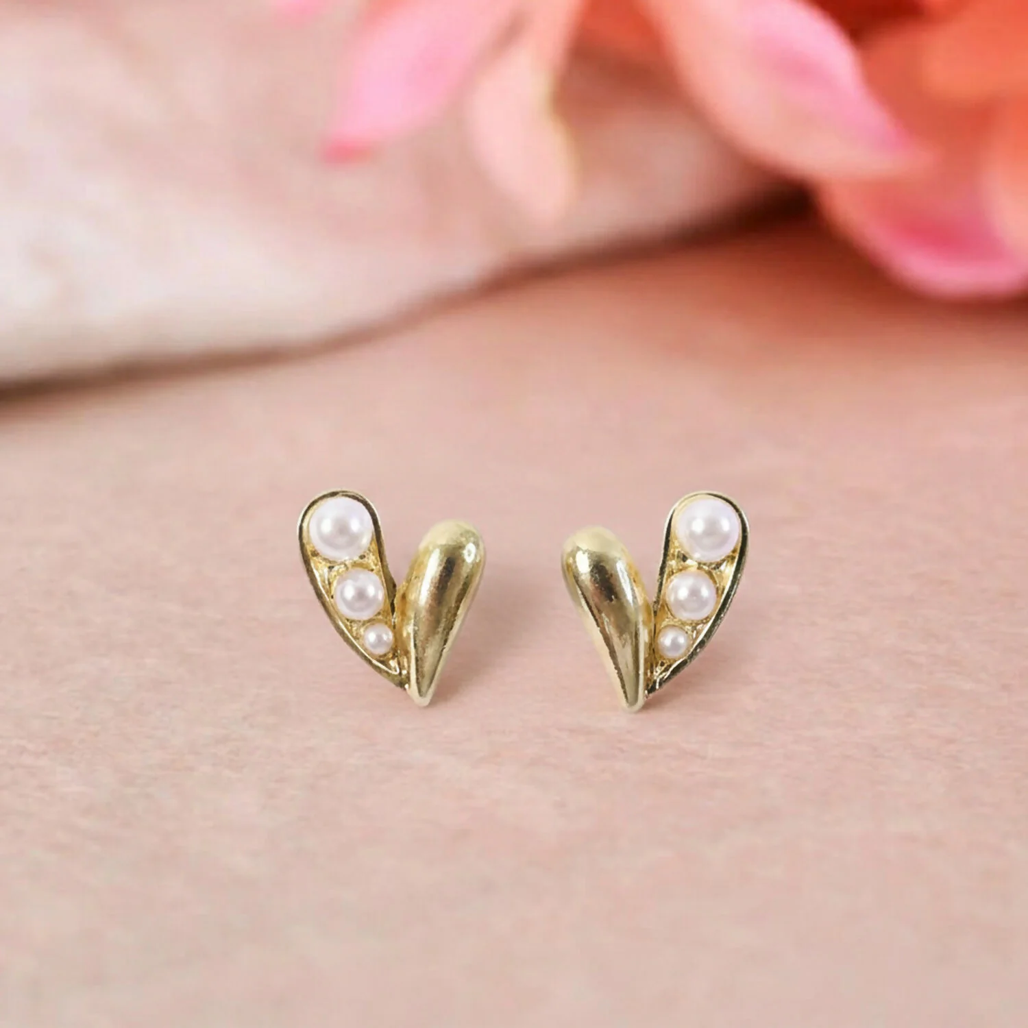 Elegant Korean Style Gold Pearl Heart Stud Earrings for Women & Girls - Image 2