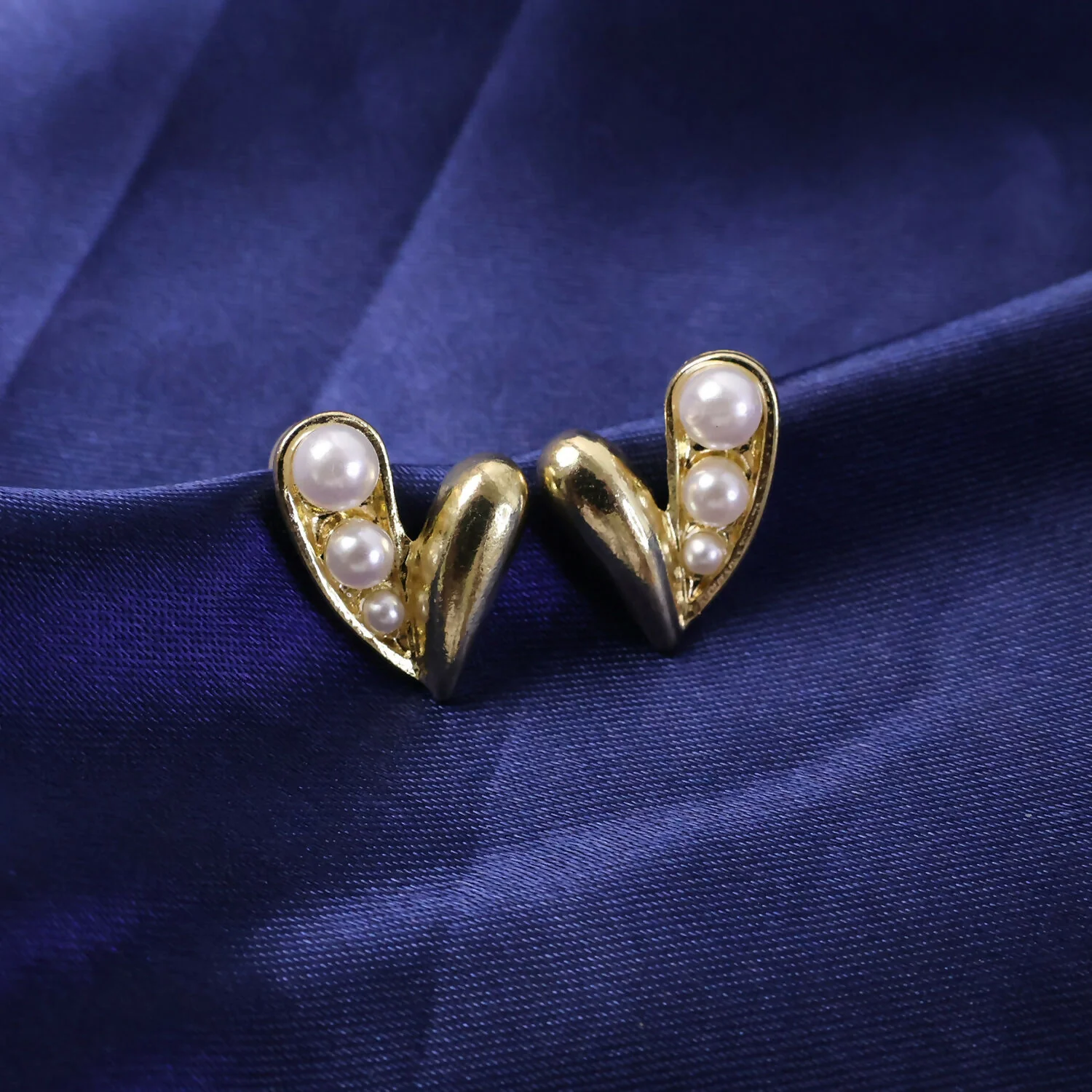 Elegant Korean Style Gold Pearl Heart Stud Earrings for Women & Girls - Image 3