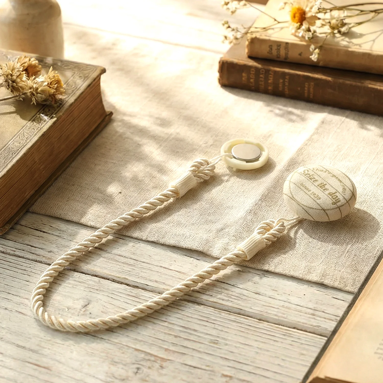 Elegant Magnetic Curtain Tieback (1 Pc) - Image 3
