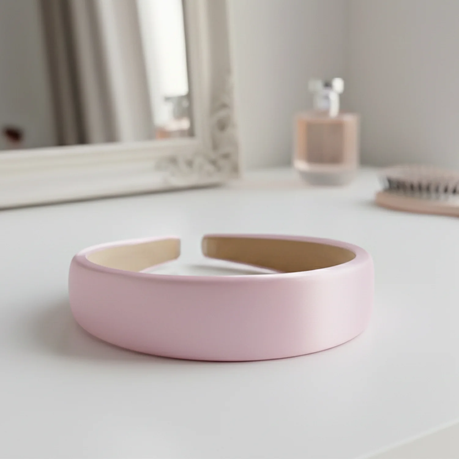 Elegant Padded Satin Finish Hairband (1 Pc) - Image 3
