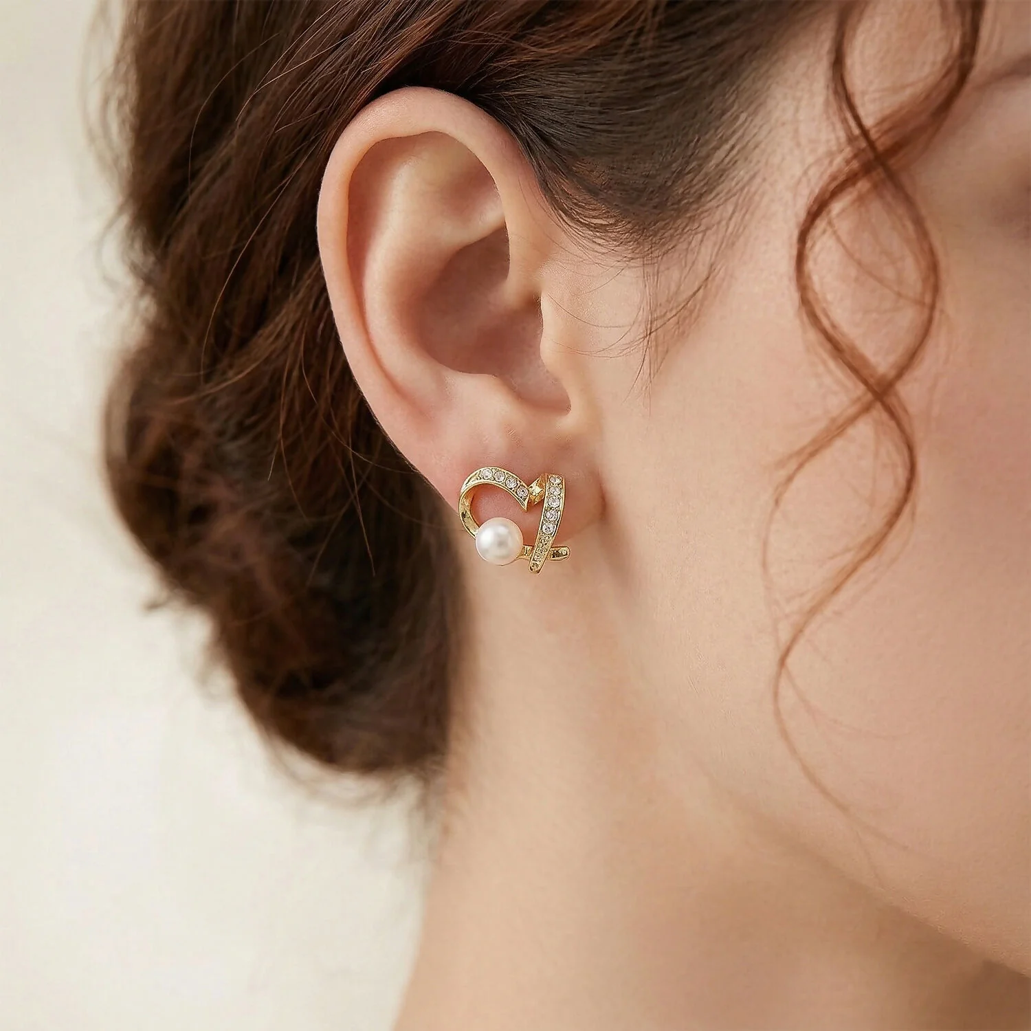 Elegant Pearl & Crystal Heart Design Stud Earrings for Women - Image 2