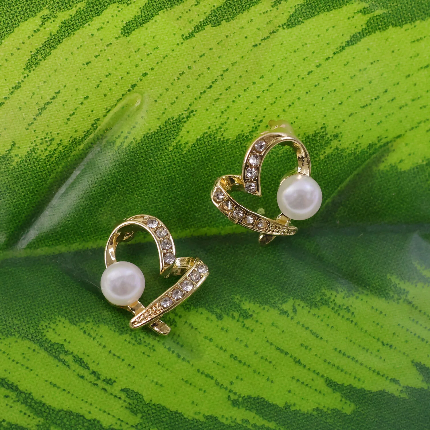 Elegant Pearl & Crystal Heart Design Stud Earrings for Women - Image 5