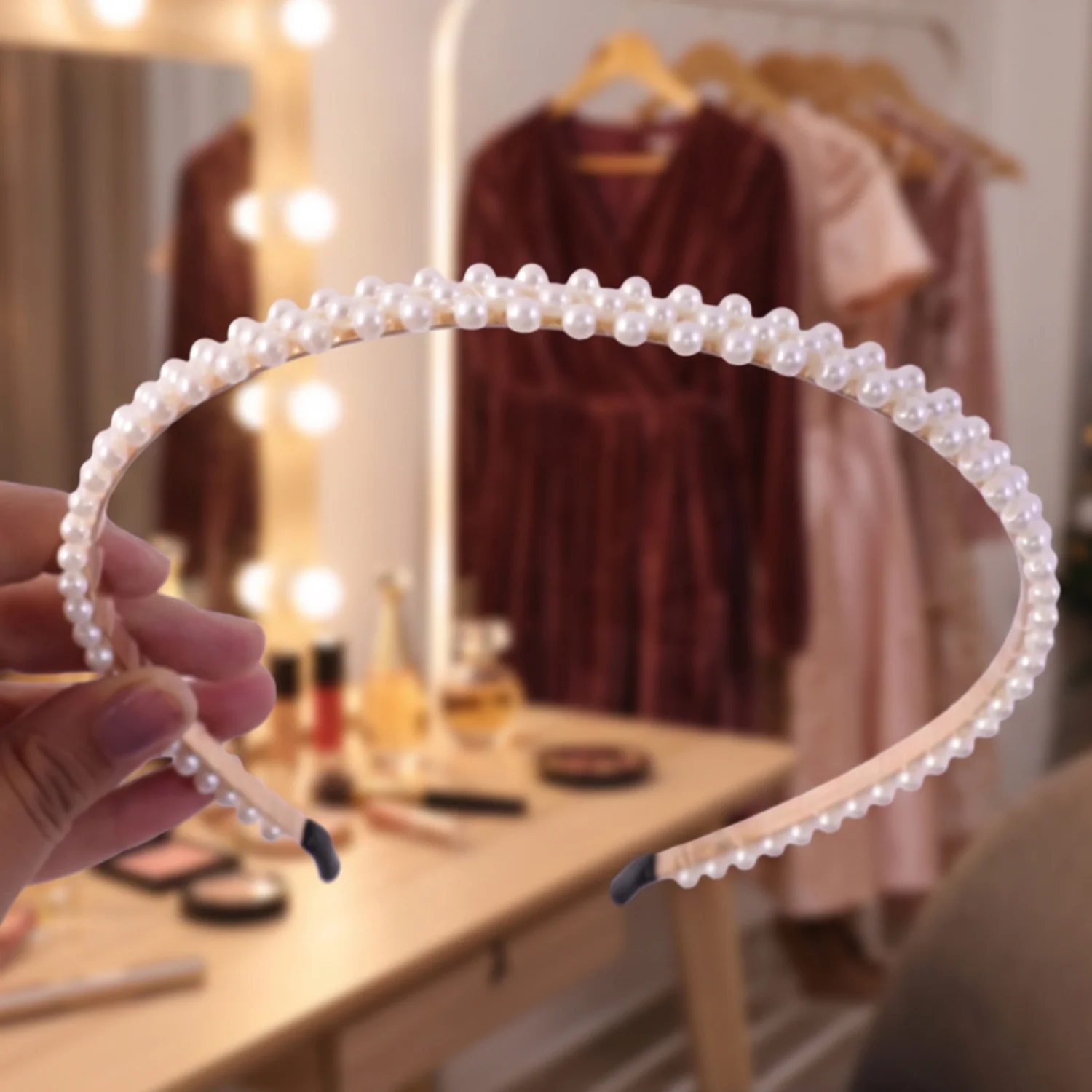 Premium Styling Pearl Embellished Stylish Hairband (1 Pc) - Image 7