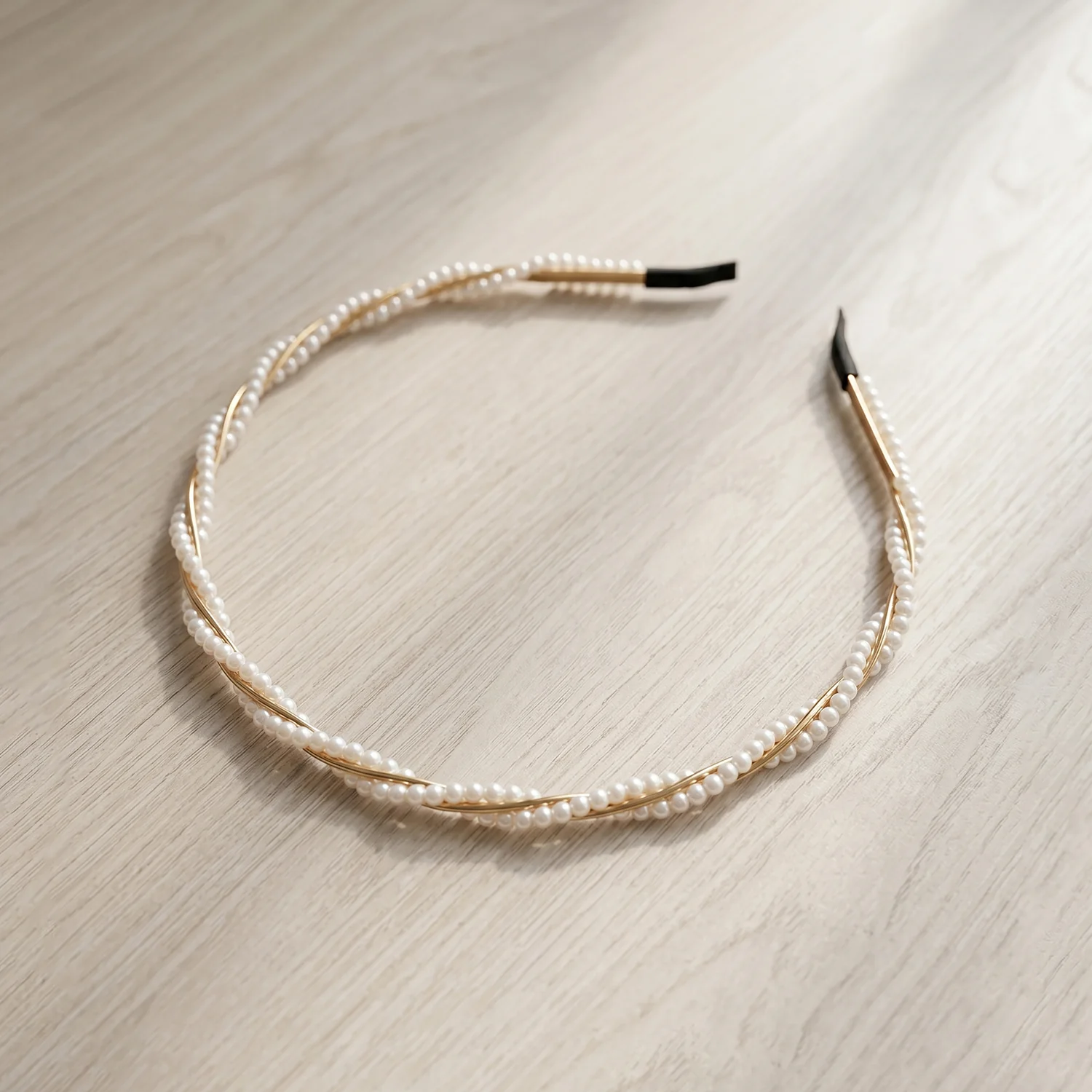 Elegant Pearl Design Hairband (1 Pc) - Image 9