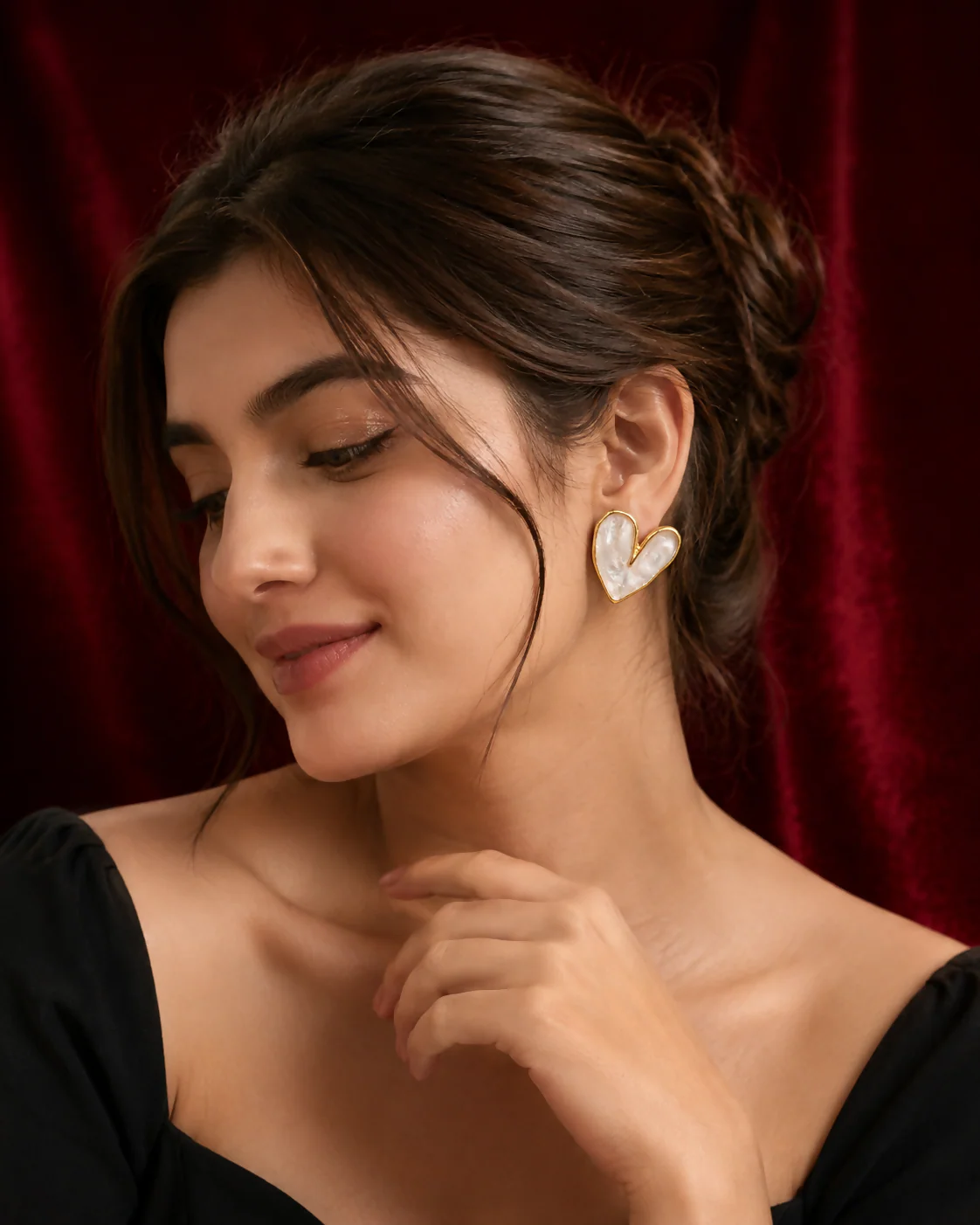 Elegant Pearl Heart Stud Earrings for Women Gold-Toned Minimal Earrings. - Image 4