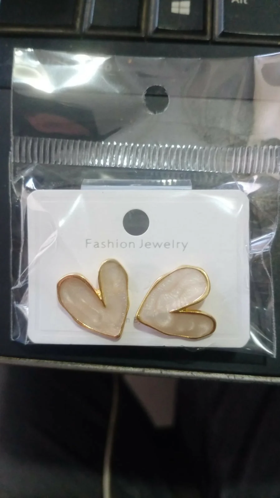 Elegant Pearl Heart Stud Earrings for Women Gold-Toned Minimal Earrings. - Image 6
