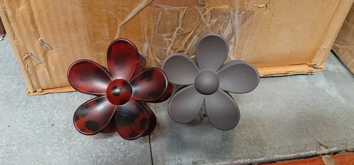 Elegant Plastic Flower Hair Clip (1 Pc / Mix Color) - Image 9
