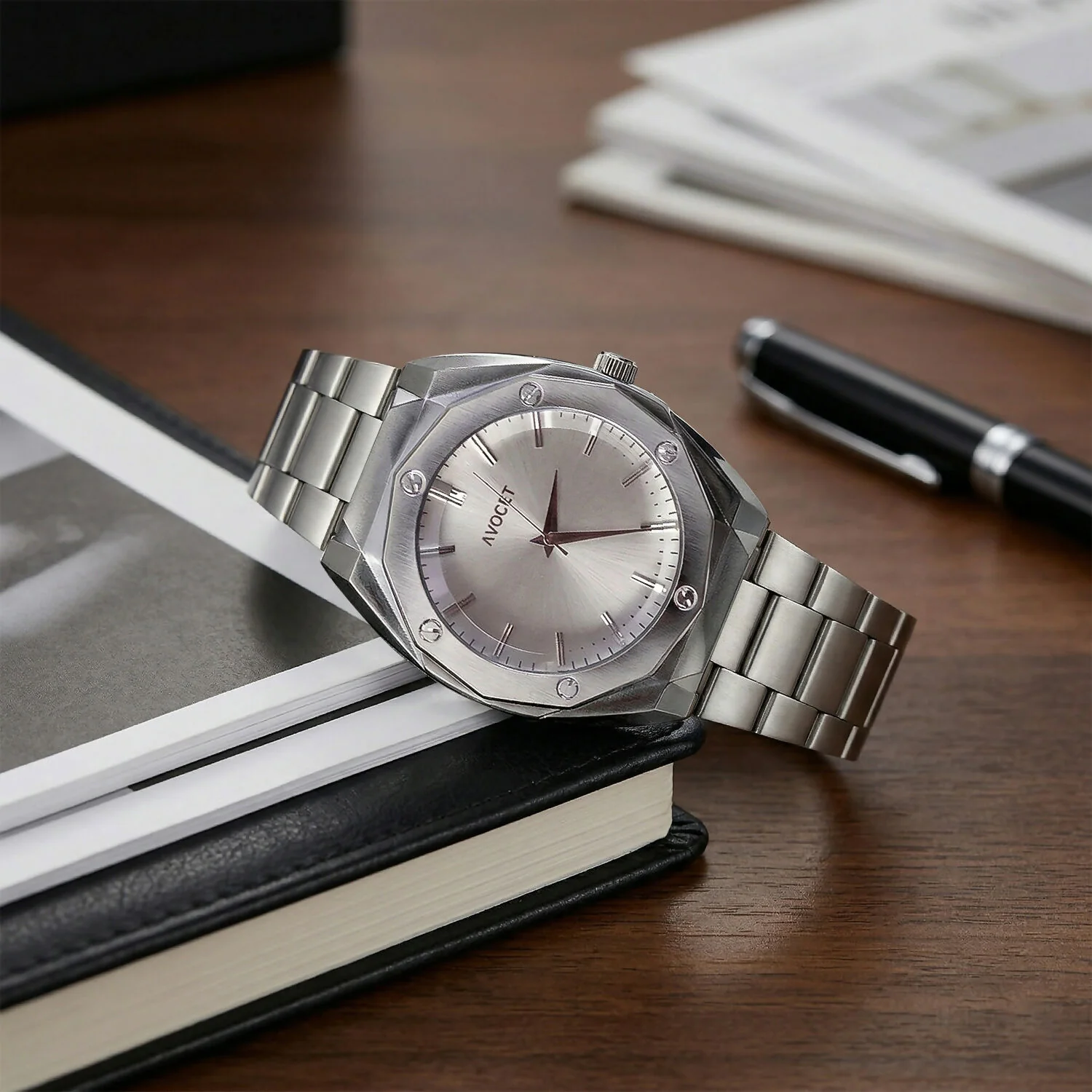 Elegant Silver Analog Wrist Watch with Classic Dial & Premium Metal Strap - Image 4