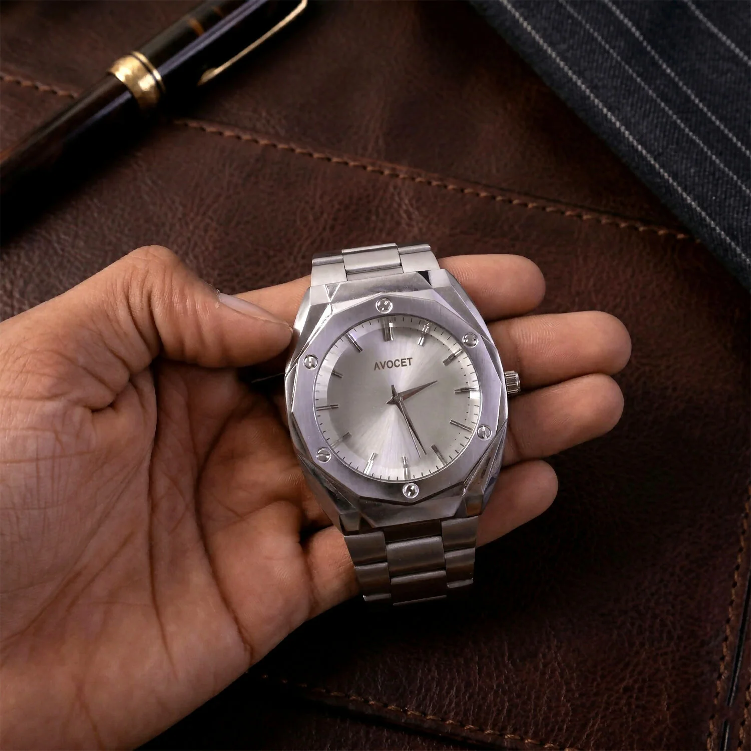 Elegant Silver Analog Wrist Watch with Classic Dial & Premium Metal Strap - Image 5