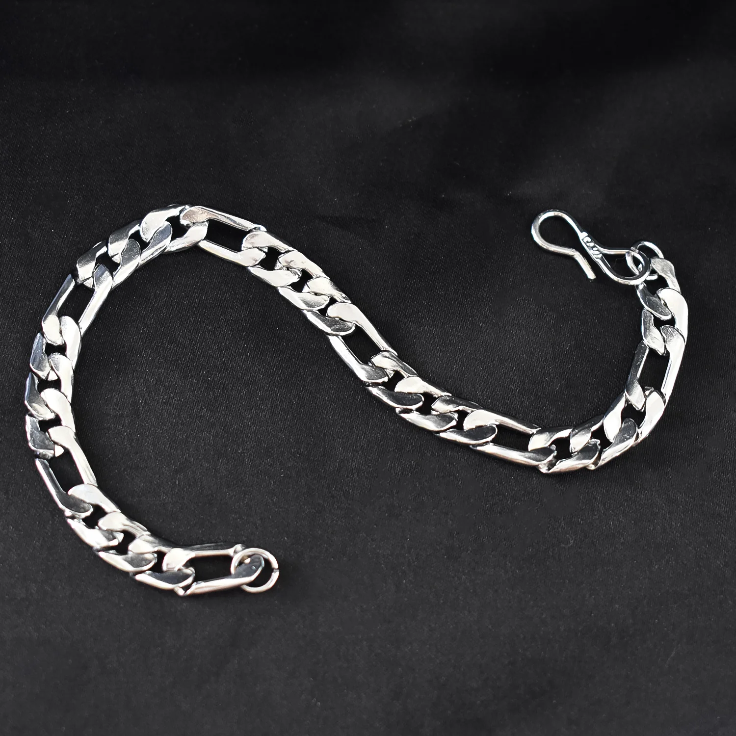 Elegant Silver  Bracelet - A Perfect Blend of Style and Sophistication - Image 3