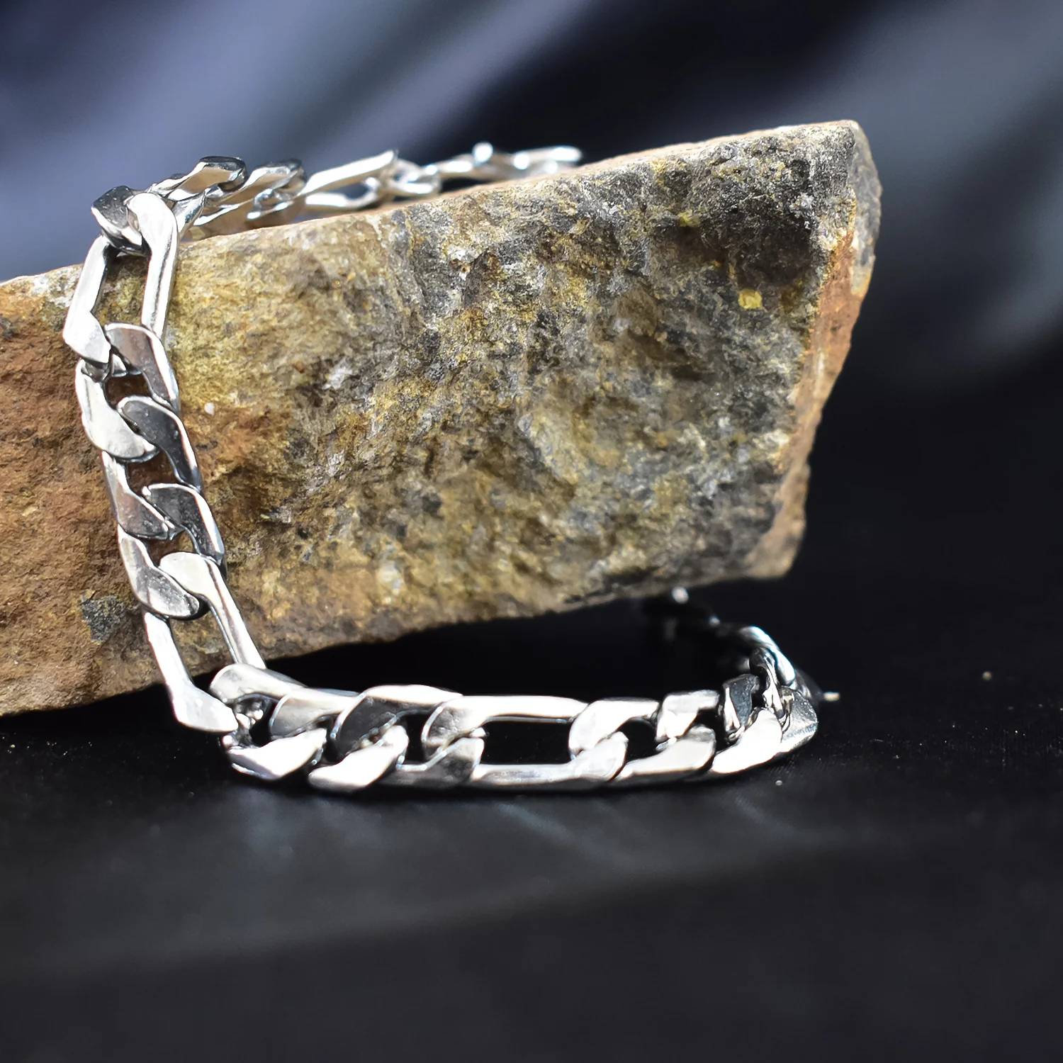 Elegant Silver  Bracelet - A Perfect Blend of Style and Sophistication - Image 4