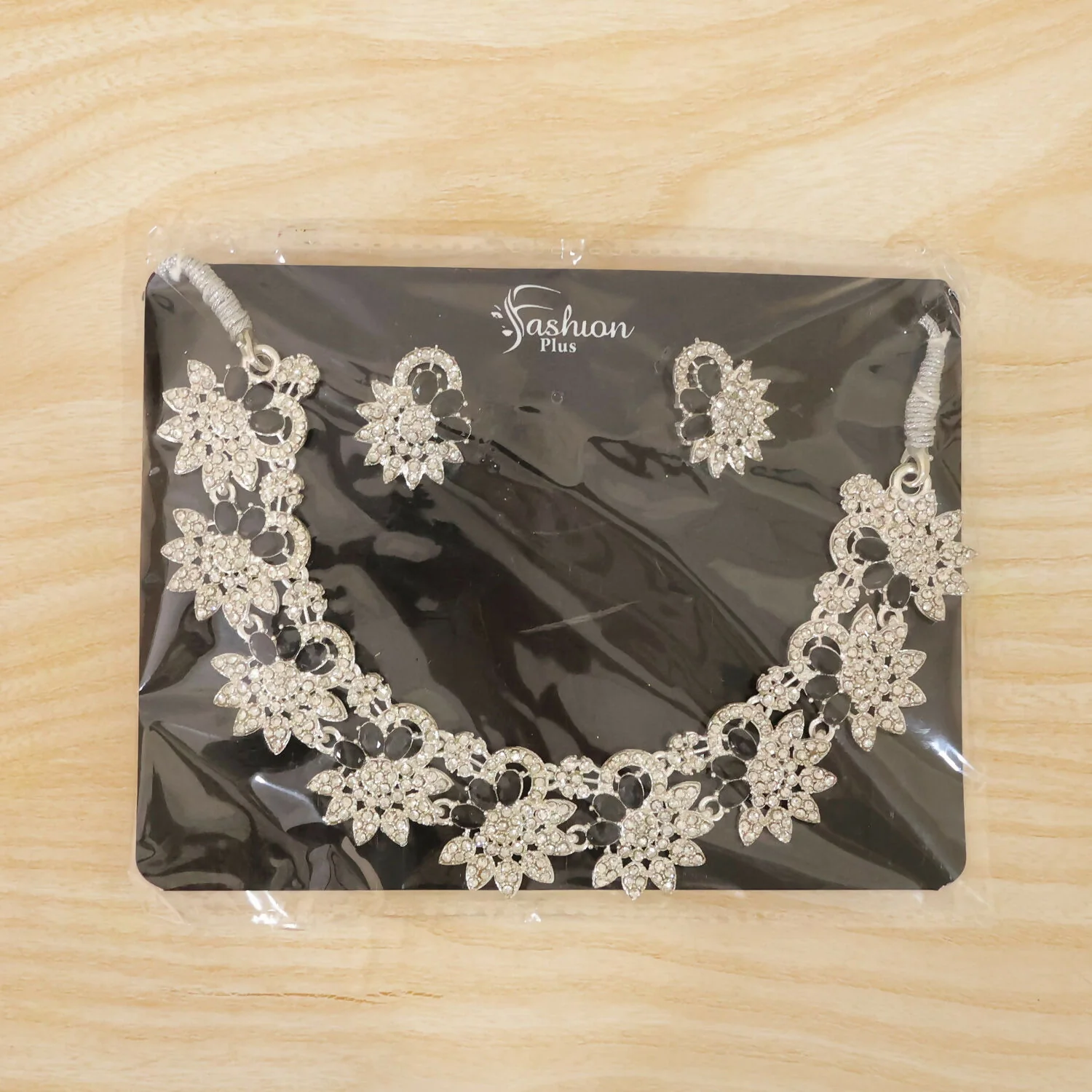 Elegant Silver-Plated Black Stone Necklace Set with Earrings For Woman - Image 7