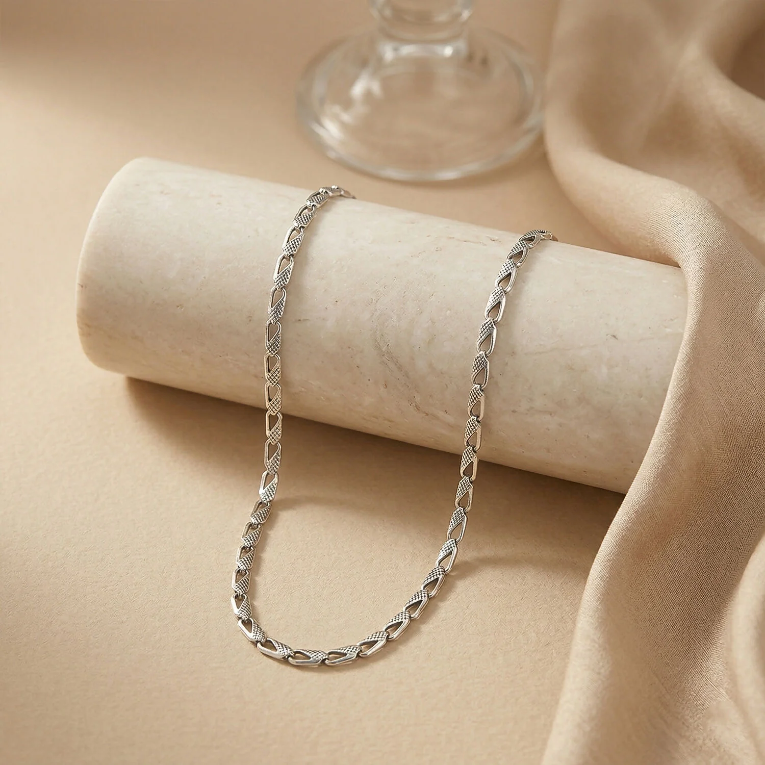 Elegant Silver Tone Textured Chain Necklace for Men & Women - Image 2