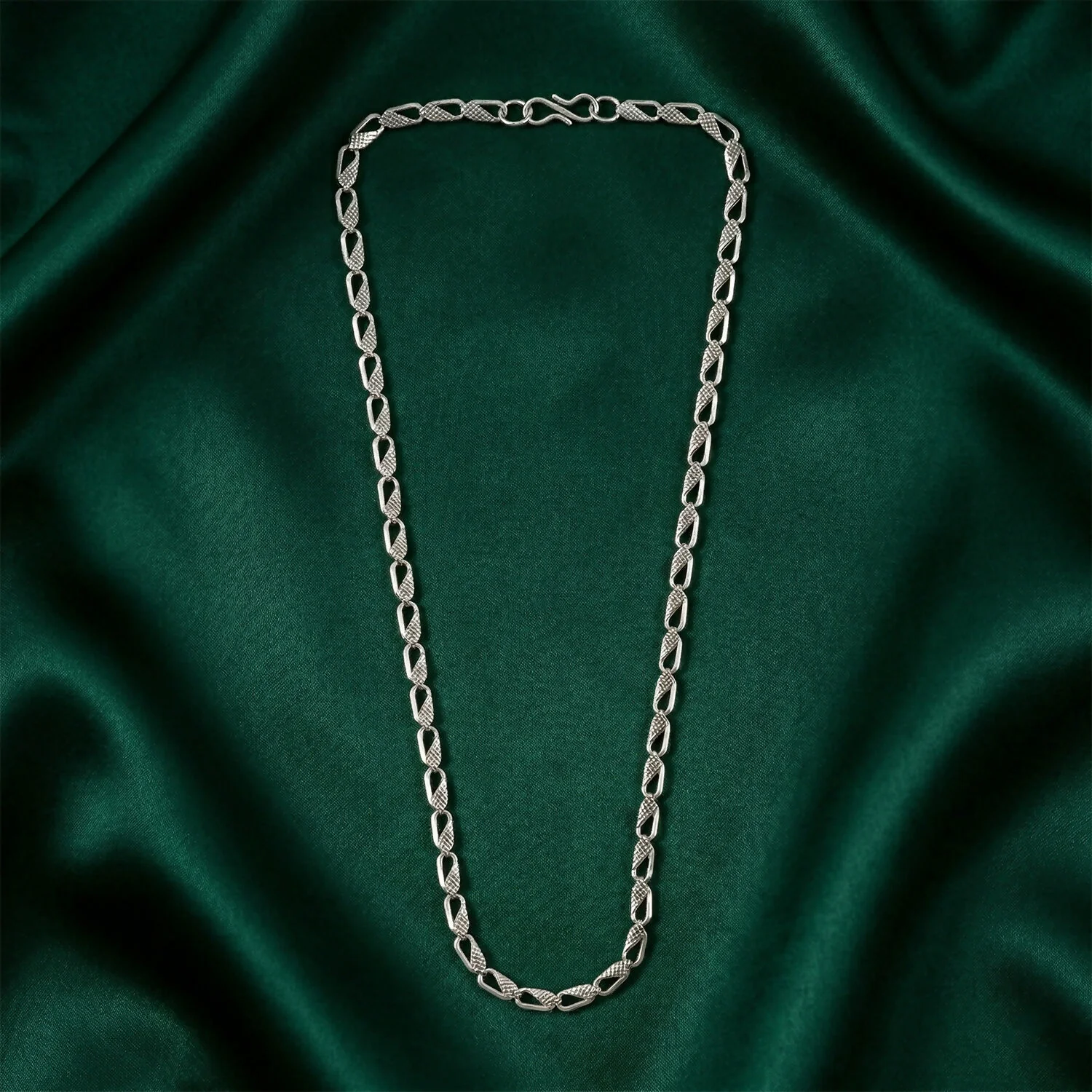 Elegant Silver Tone Textured Chain Necklace for Men & Women - Image 3