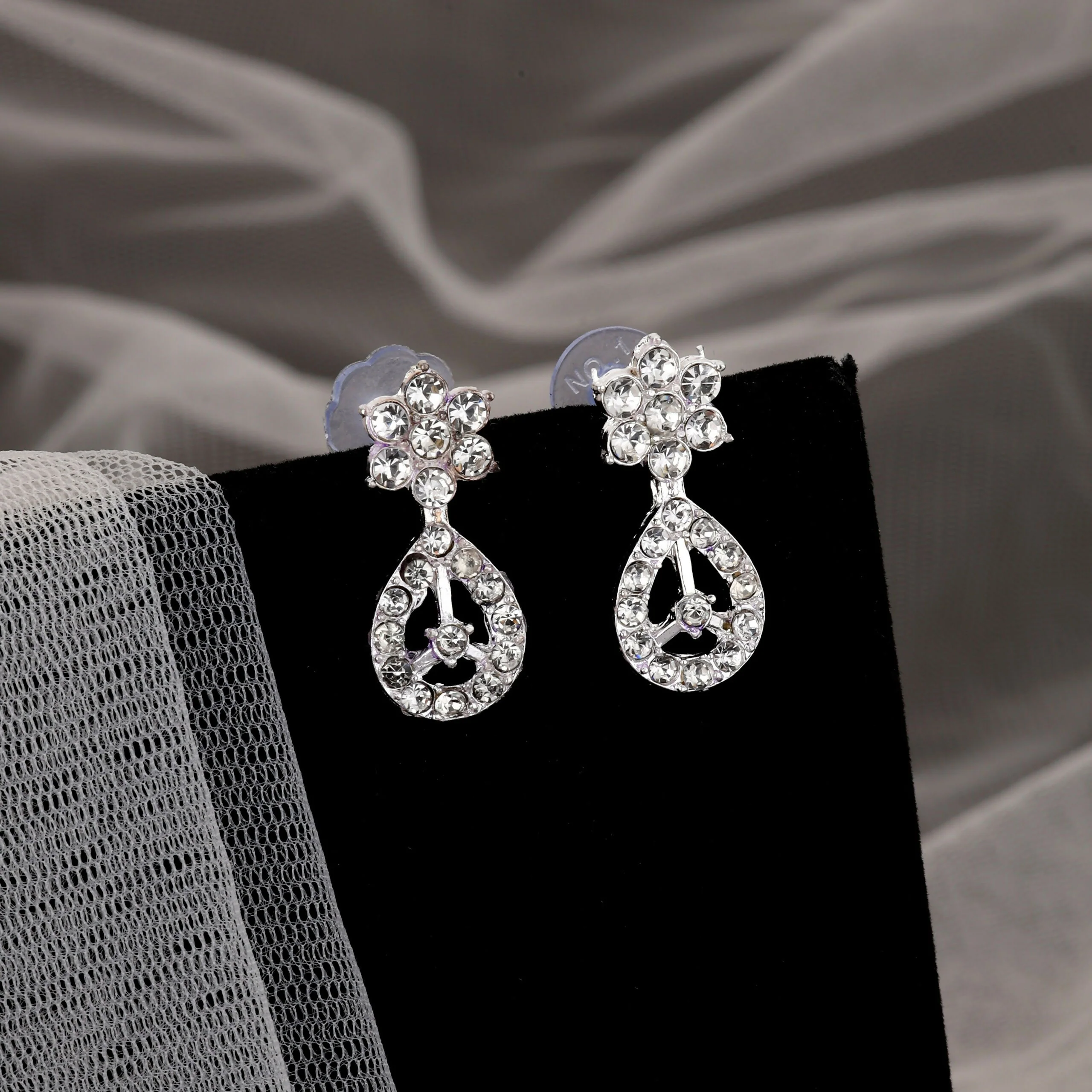 Elegant Silver-Toned American Diamond Jewellery Set - Image 2