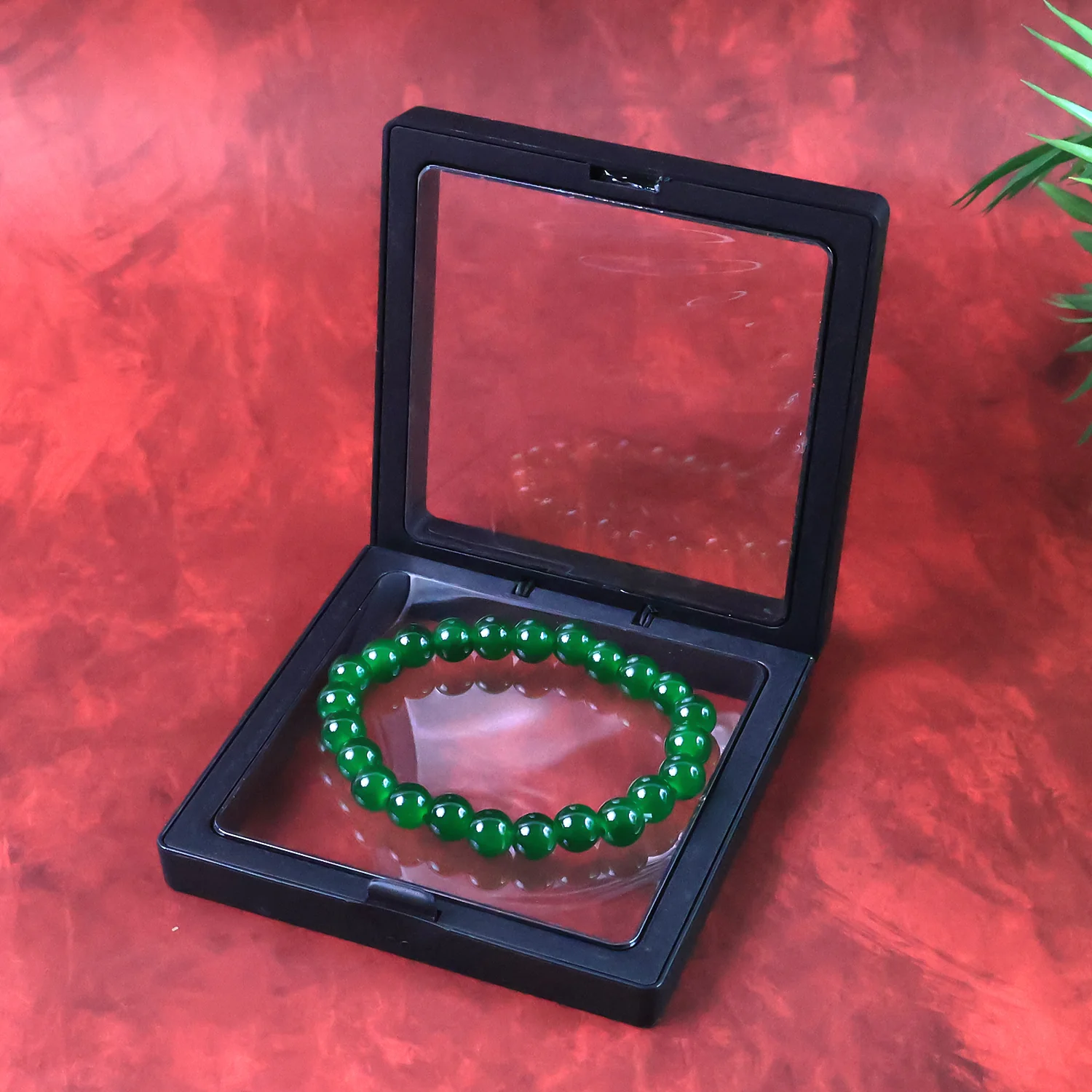 Elegent Green Bead Bracelet With Air-Tight Display Box - Image 2