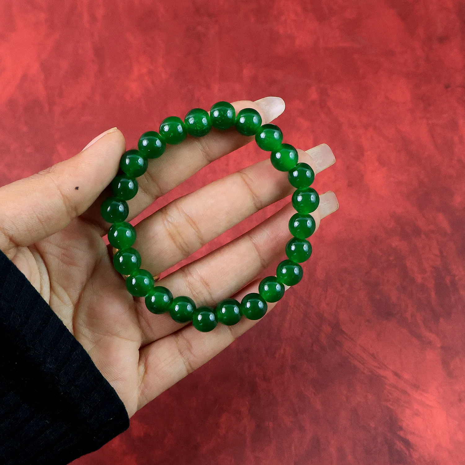 Elegent Green Bead Bracelet With Air-Tight Display Box - Image 5