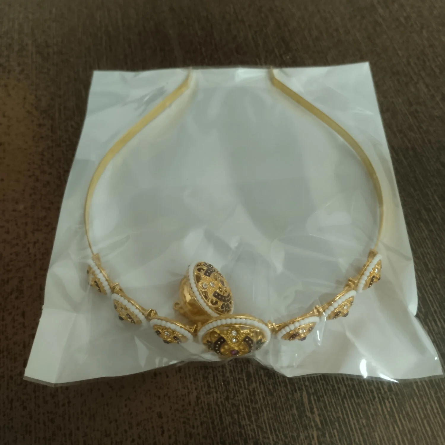 Ethnic Pearl-Bordered Matha Patti Style Hair Band - Image 4