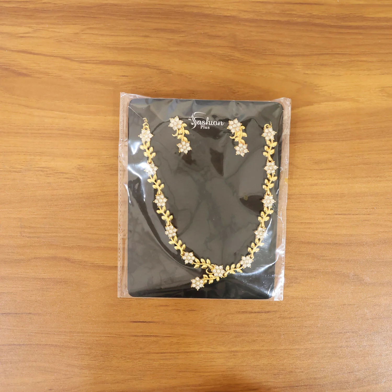 Everlasting Bloom V-Necklace Diamond Necklace - Image 7