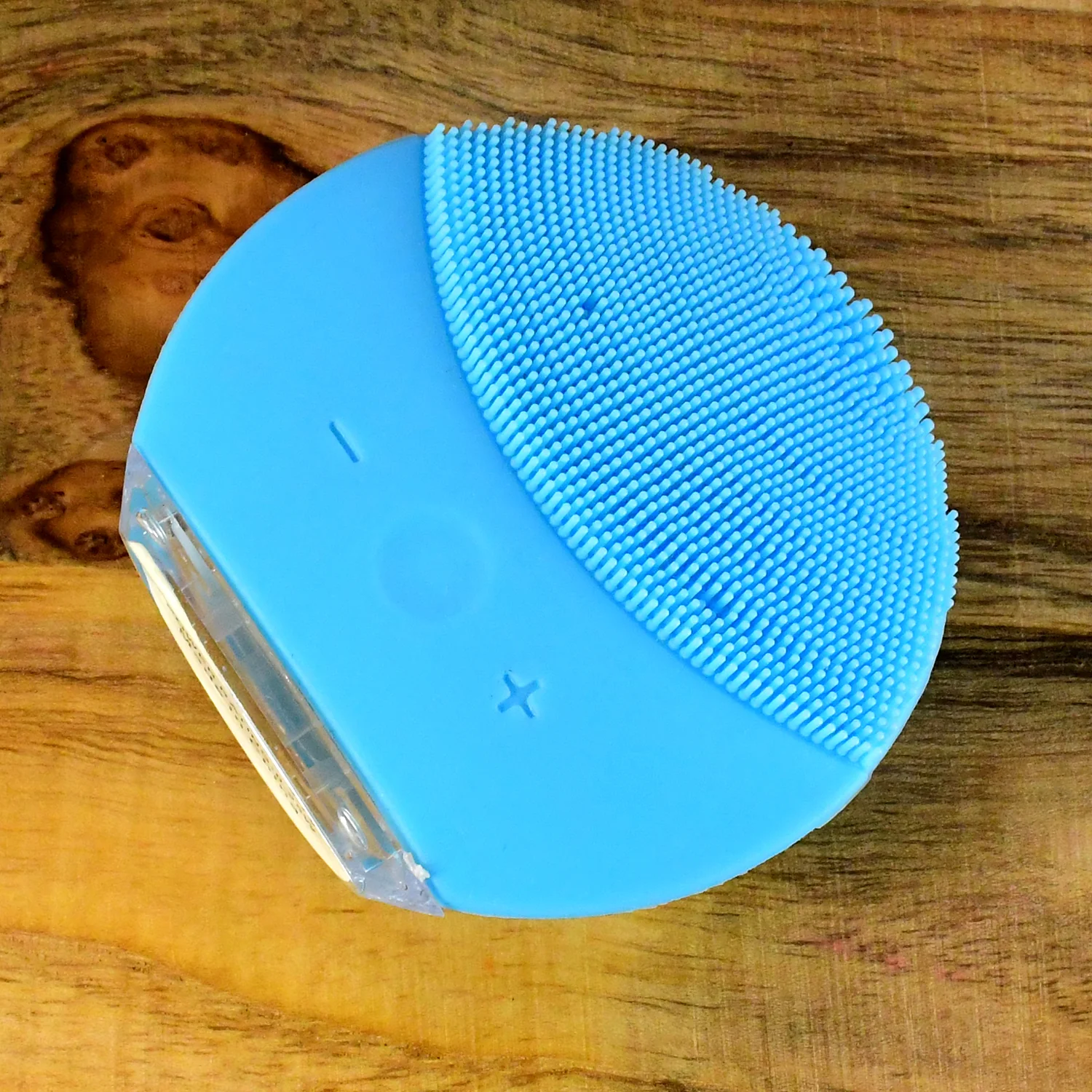 Facial Cleansing & Massaging Brush - (1 Pc) - Image 6