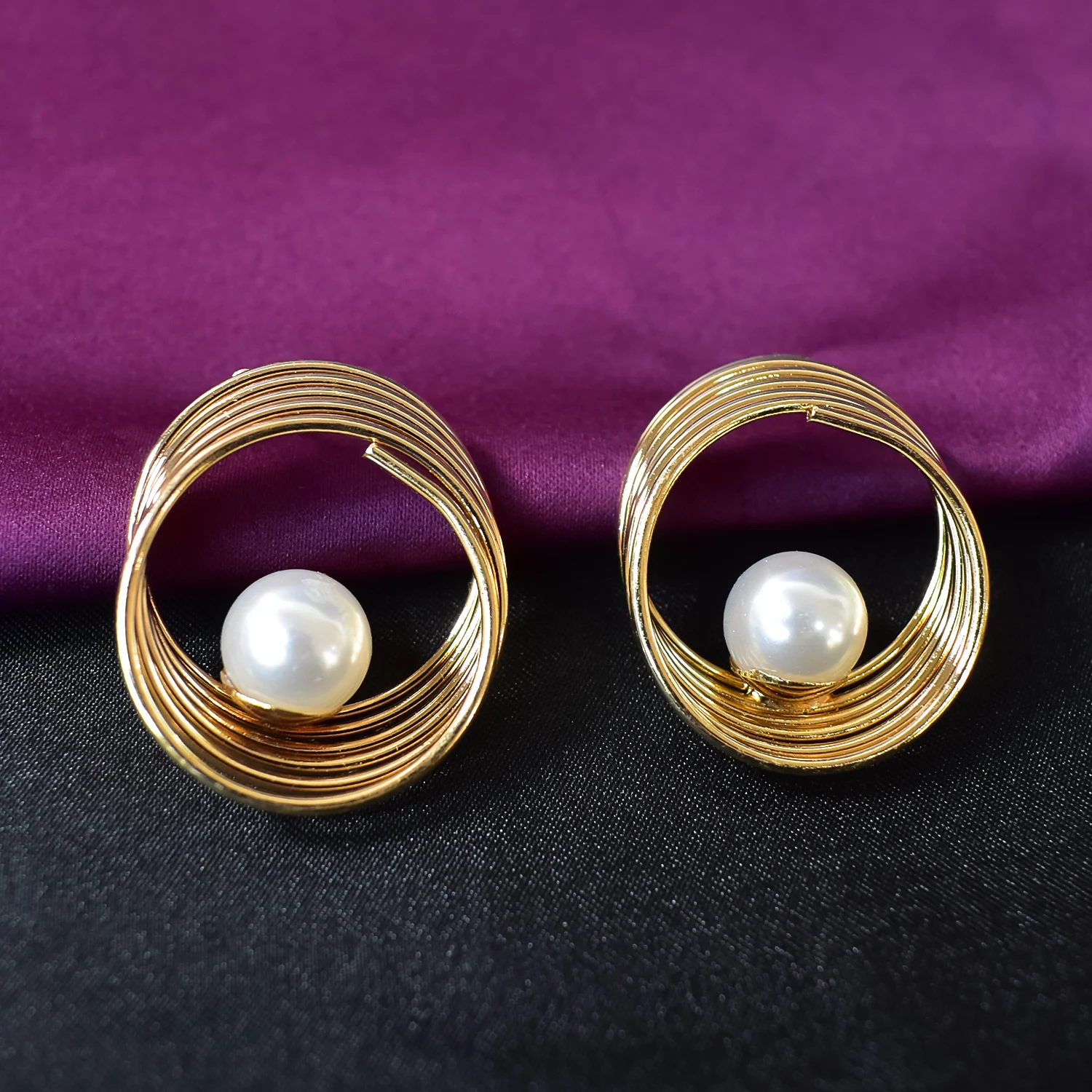 Fashionable Earring Set with Bold Designs - Image 4