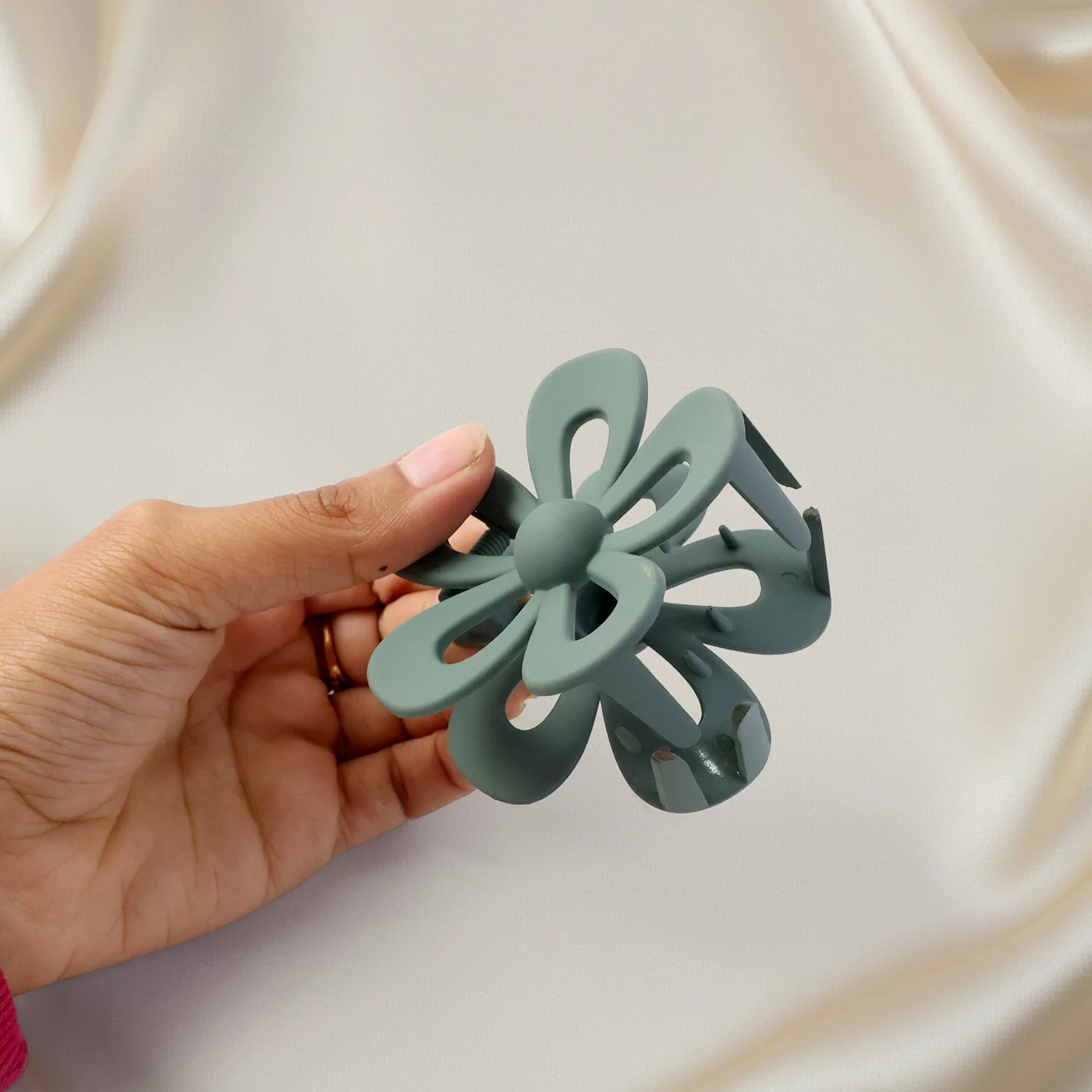 Flower Shaped Hair Claw Clip – 1 Pc - Image 6
