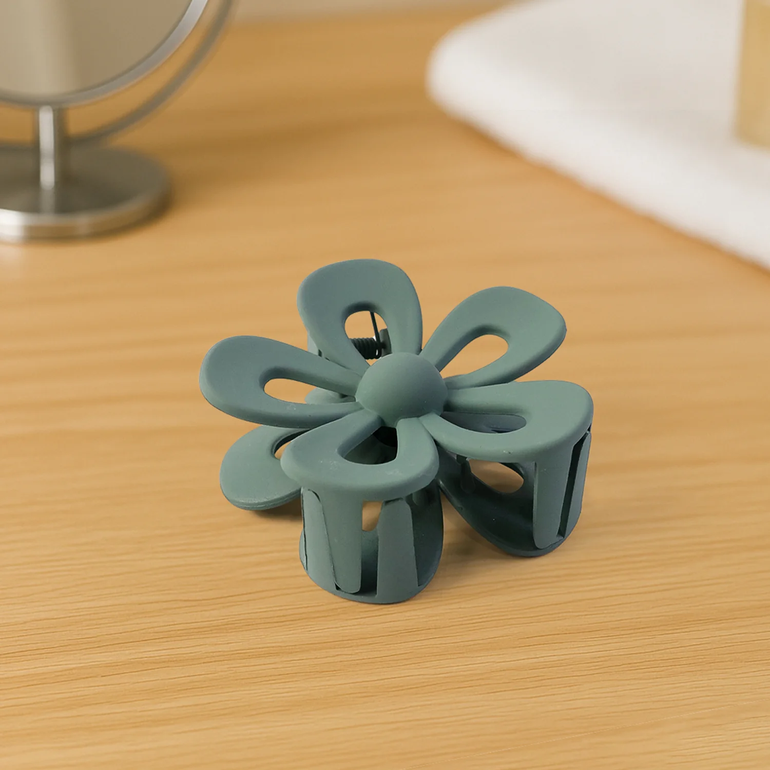 Flower Shaped Hair Claw Clip – 1 Pc - Image 7