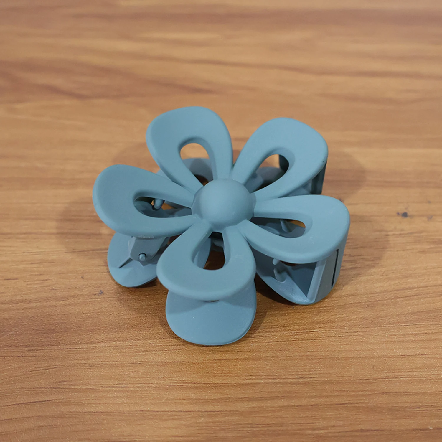 Flower Shaped Hair Claw Clip – 1 Pc - Image 8