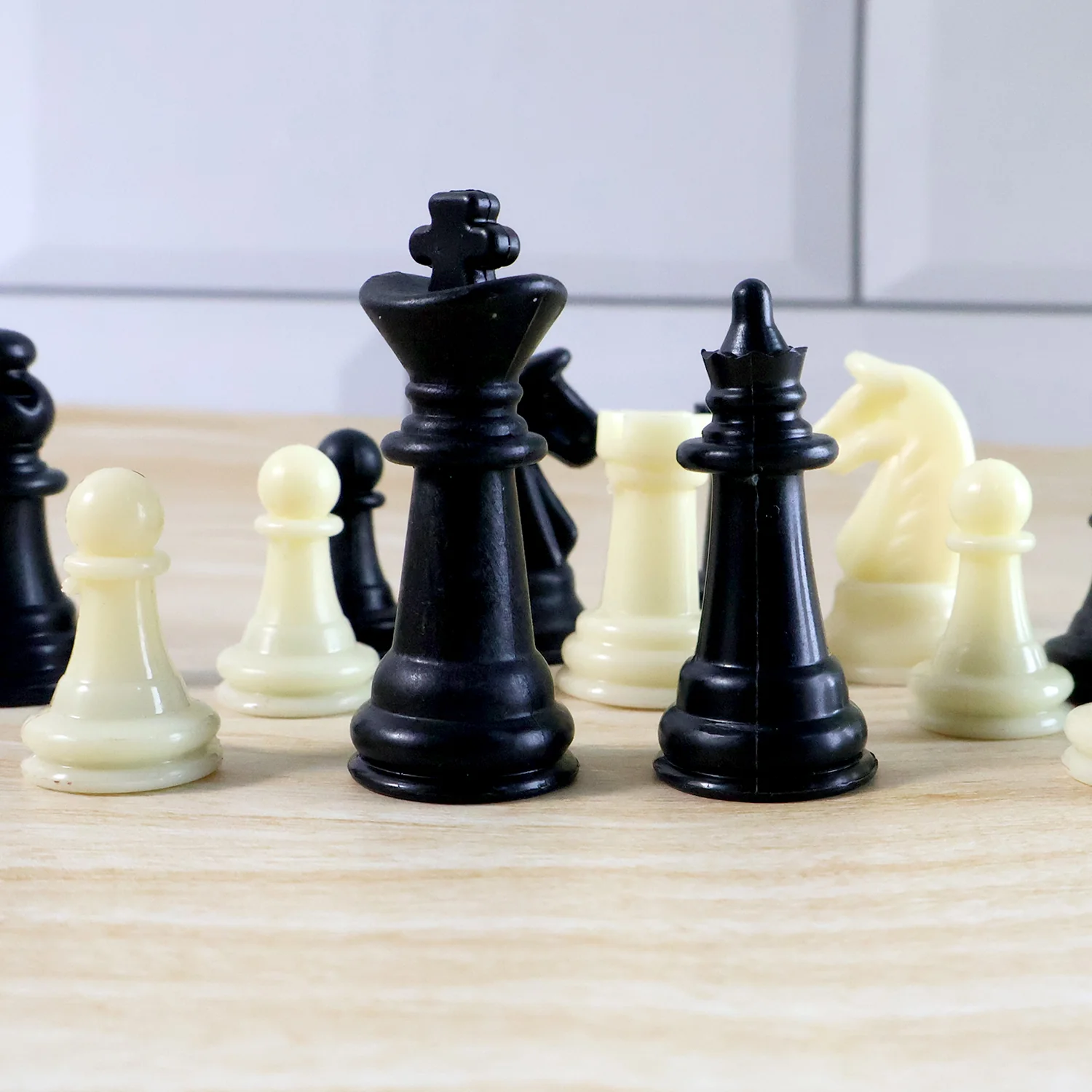 Foldable Magnetic Chess Board Game Set (24 x 24 Cm) - Image 4