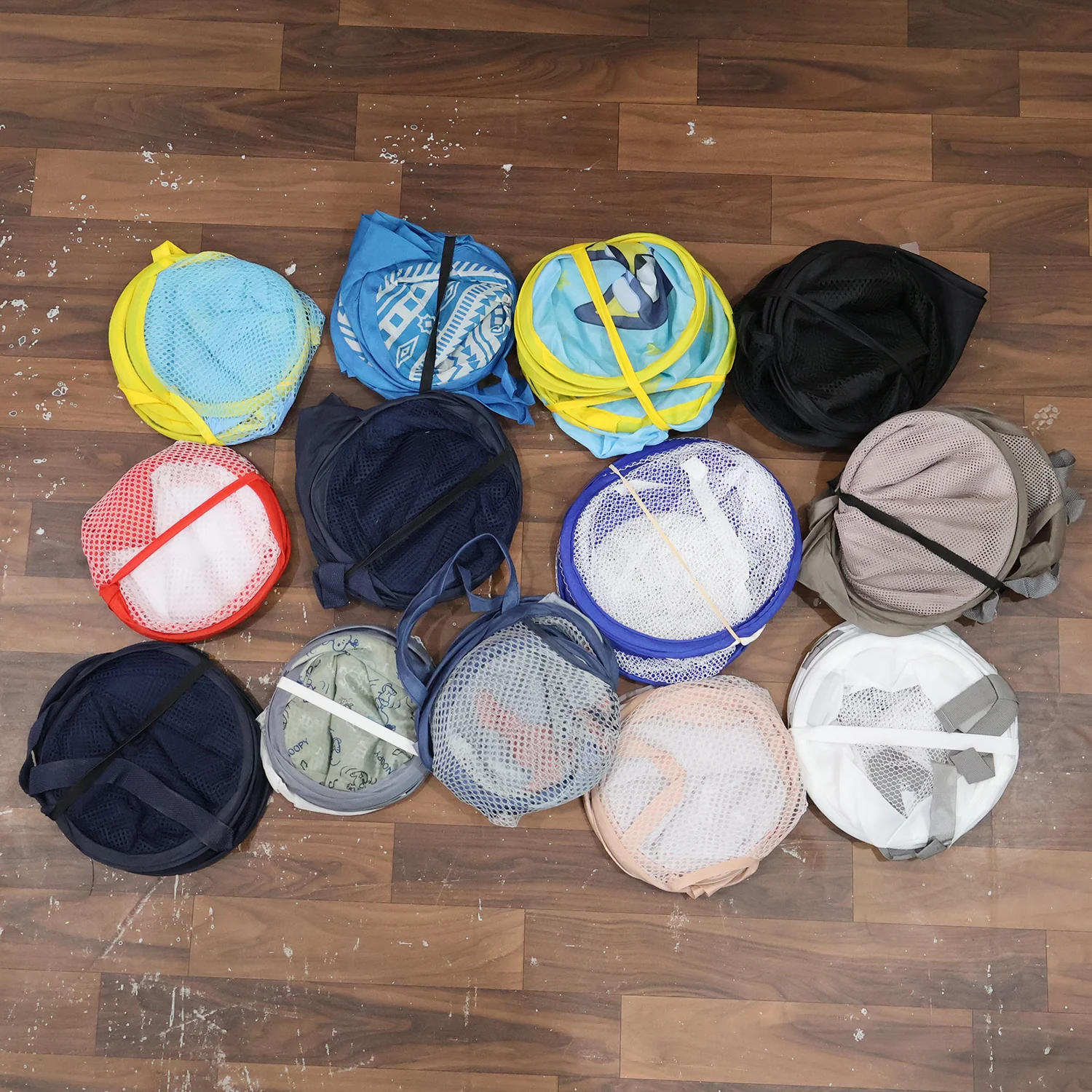 Foldable Mesh Laundry Basket Clothes Storage Bag (1 Pc, Mix Design & Size) - Image 9