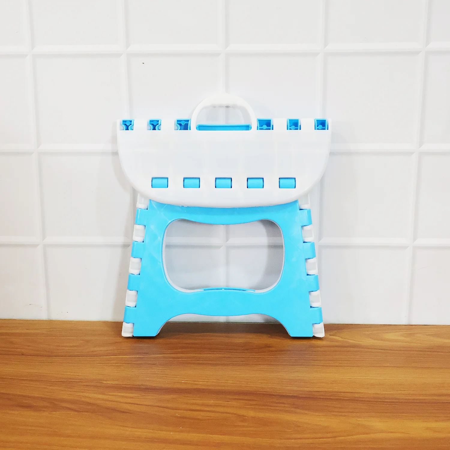 Multipurpose Foldable Step Stool (1 Pc) - Image 9