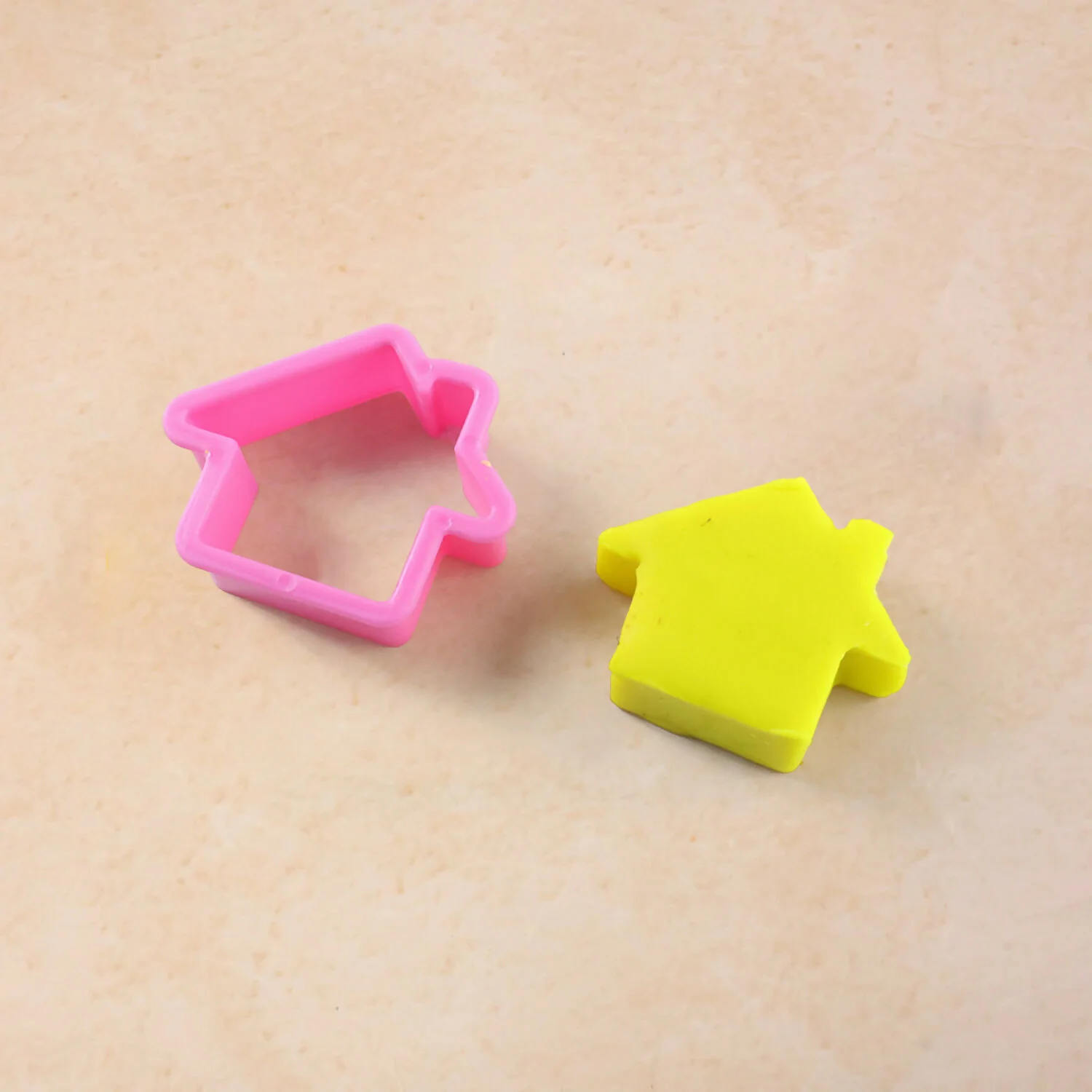 Frisky Dough Creative Clay Play Set with 10 Colours & Shape Cutters - Image 6