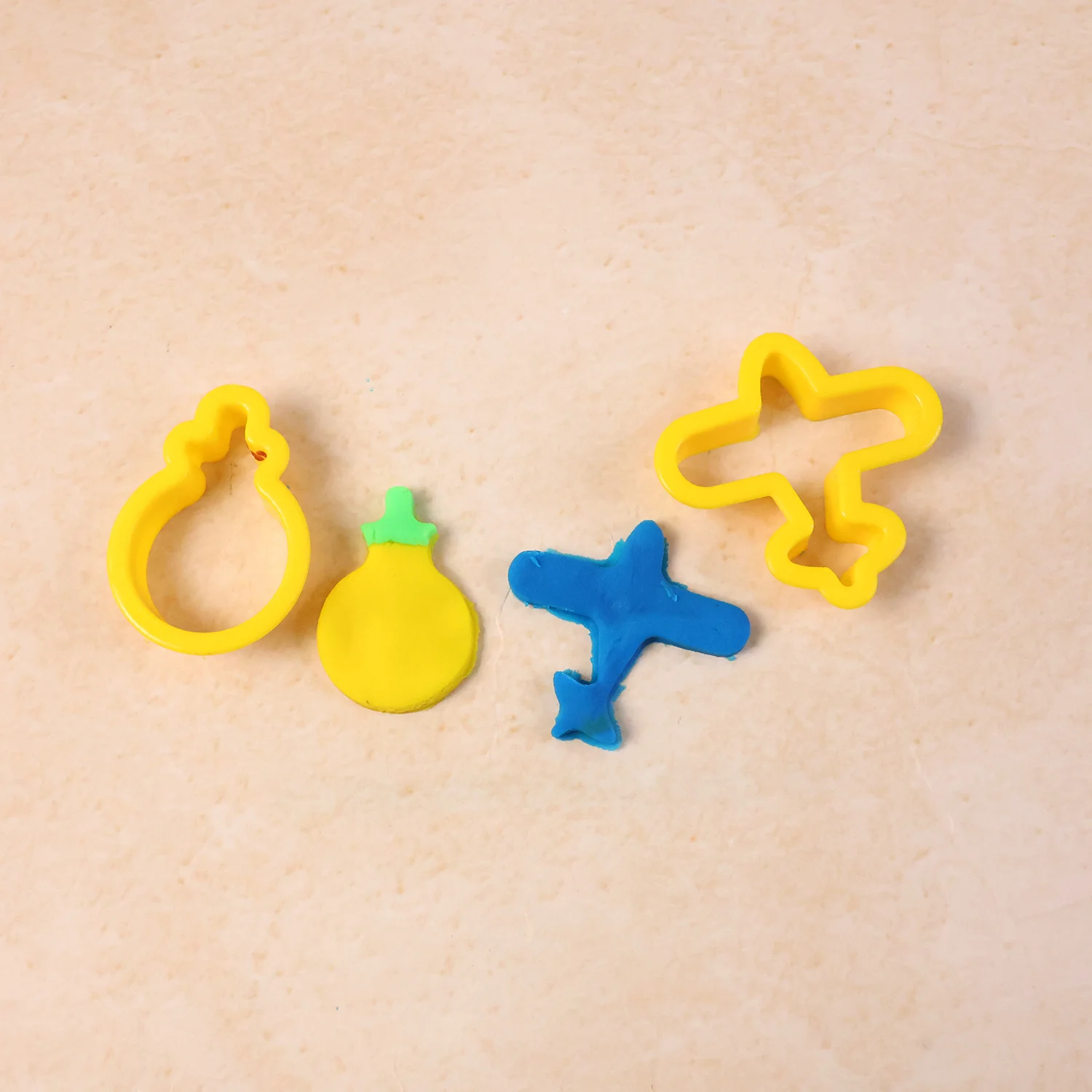 Frisky Dough Modelling Clay Set – 12 Multicolor Dough Sticks with Shape Cutters - Image 7