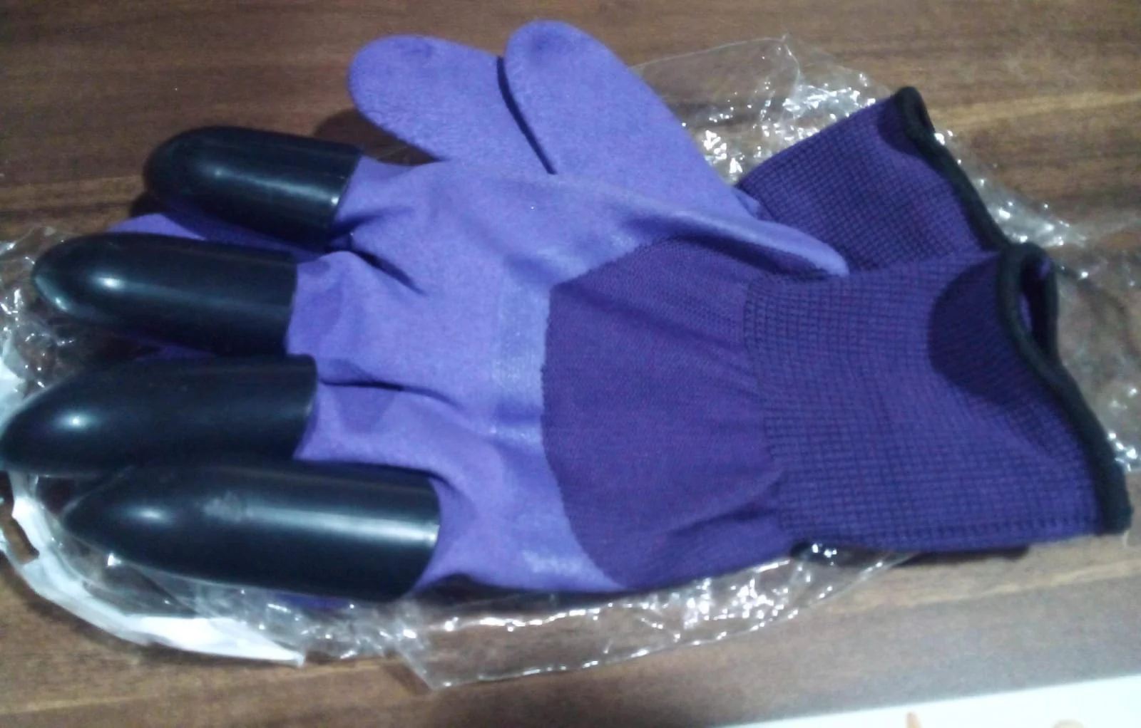 Garden Farming Gloves With Hand Fingertips & Plastic Claws (1 Pair) - Image 7
