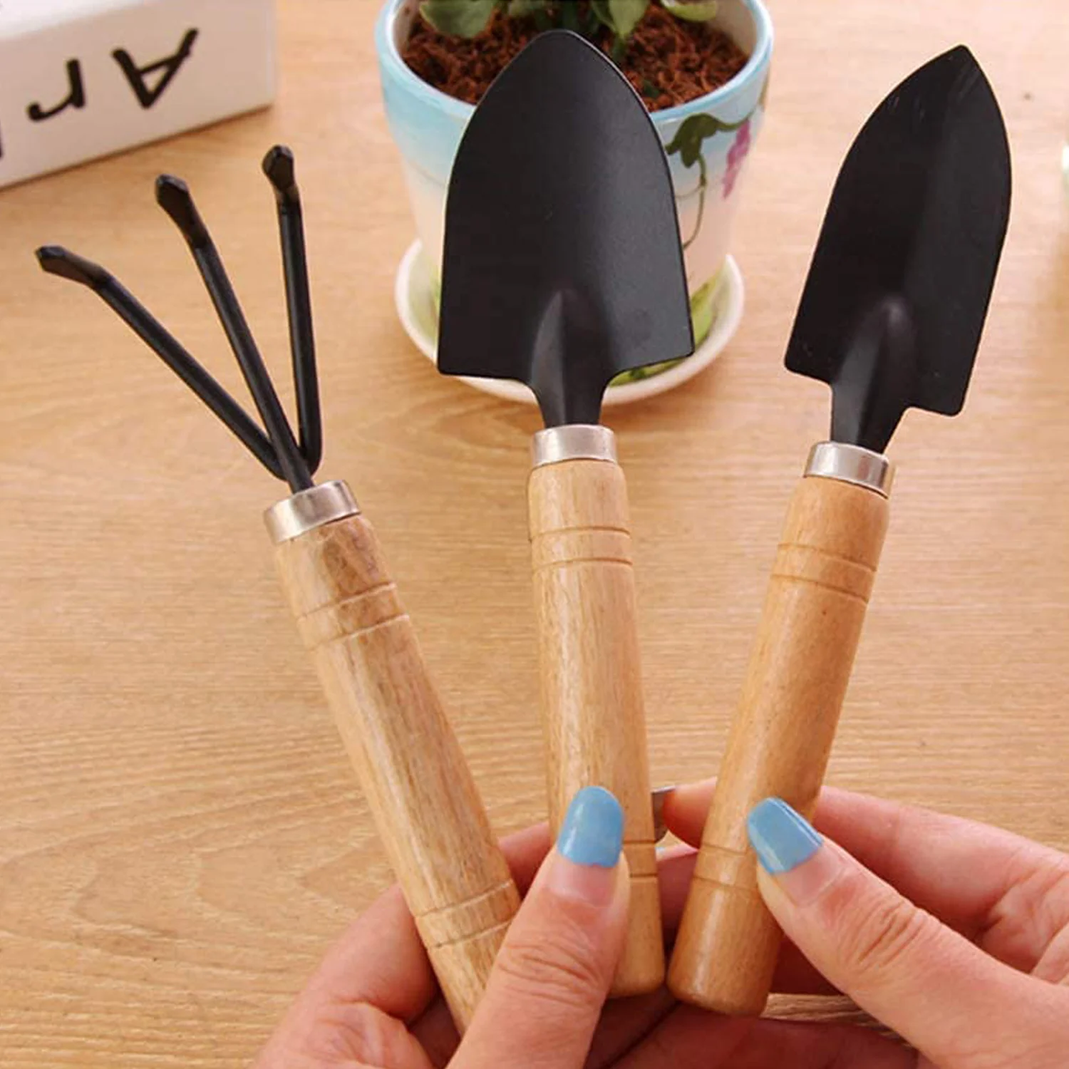 Garden Tool Kit Durable Hand Tools Set with Wooden Handle (3 Pc) - Image 6