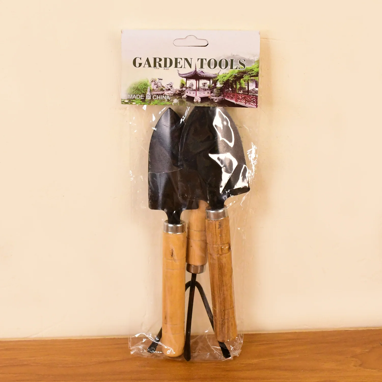 Garden Tool Kit Durable Hand Tools Set with Wooden Handle (3 Pc) - Image 9