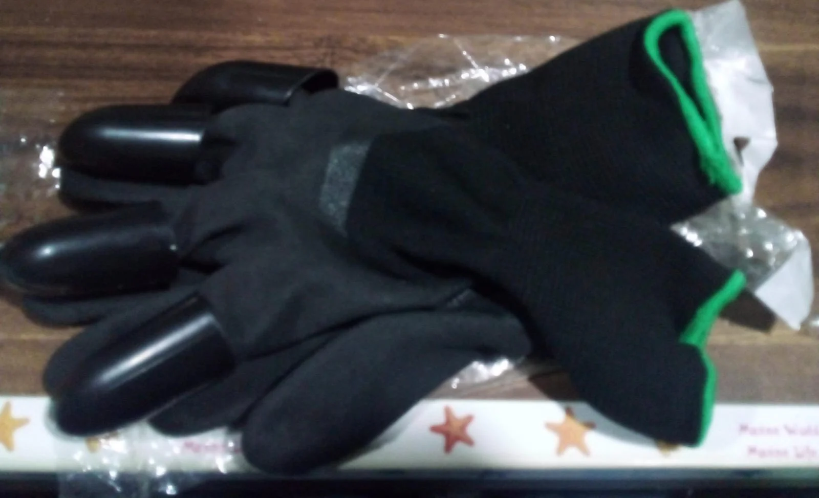 Garden Farming Gloves With Hand Fingertips & Plastic Claws (1 Pair) - Image 7