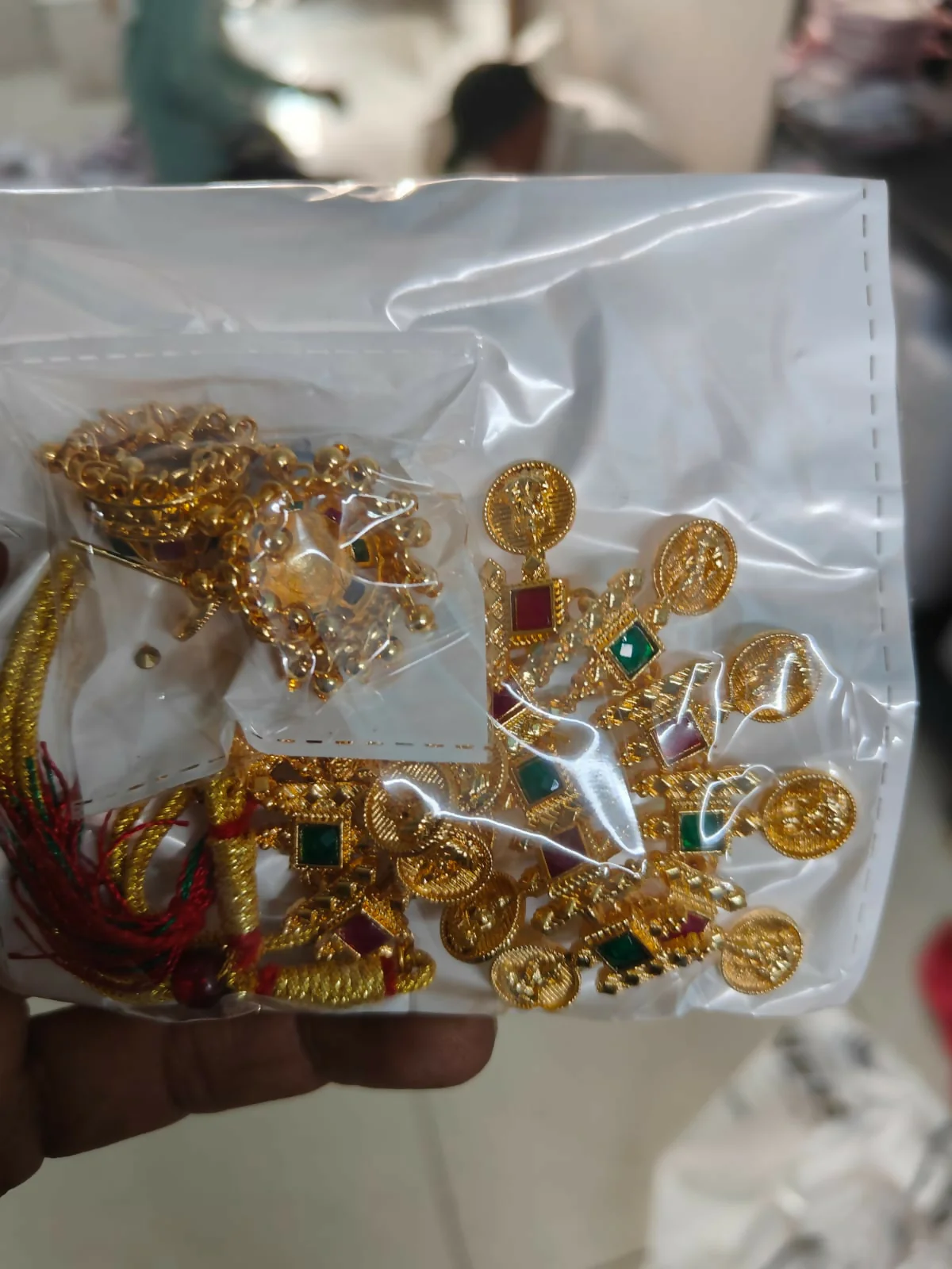 Gold-Tone Traditional Green & Ruby Shield Choker - Image 6
