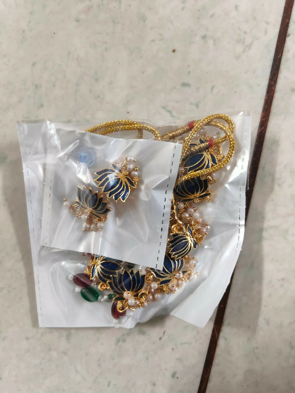 Gold-Toned BLUE Petal & AD Cluster Choker Set - Image 5