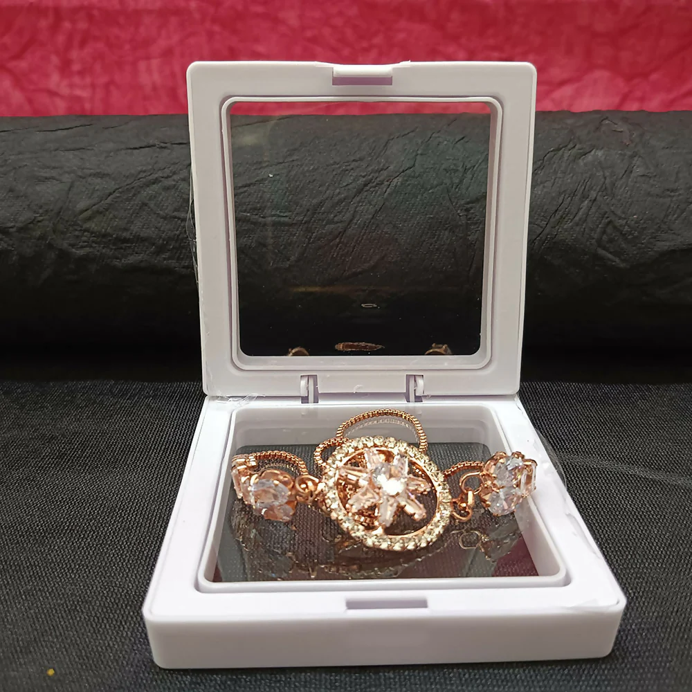 Graceful AD Bracelet with flower motif for women - Image 4