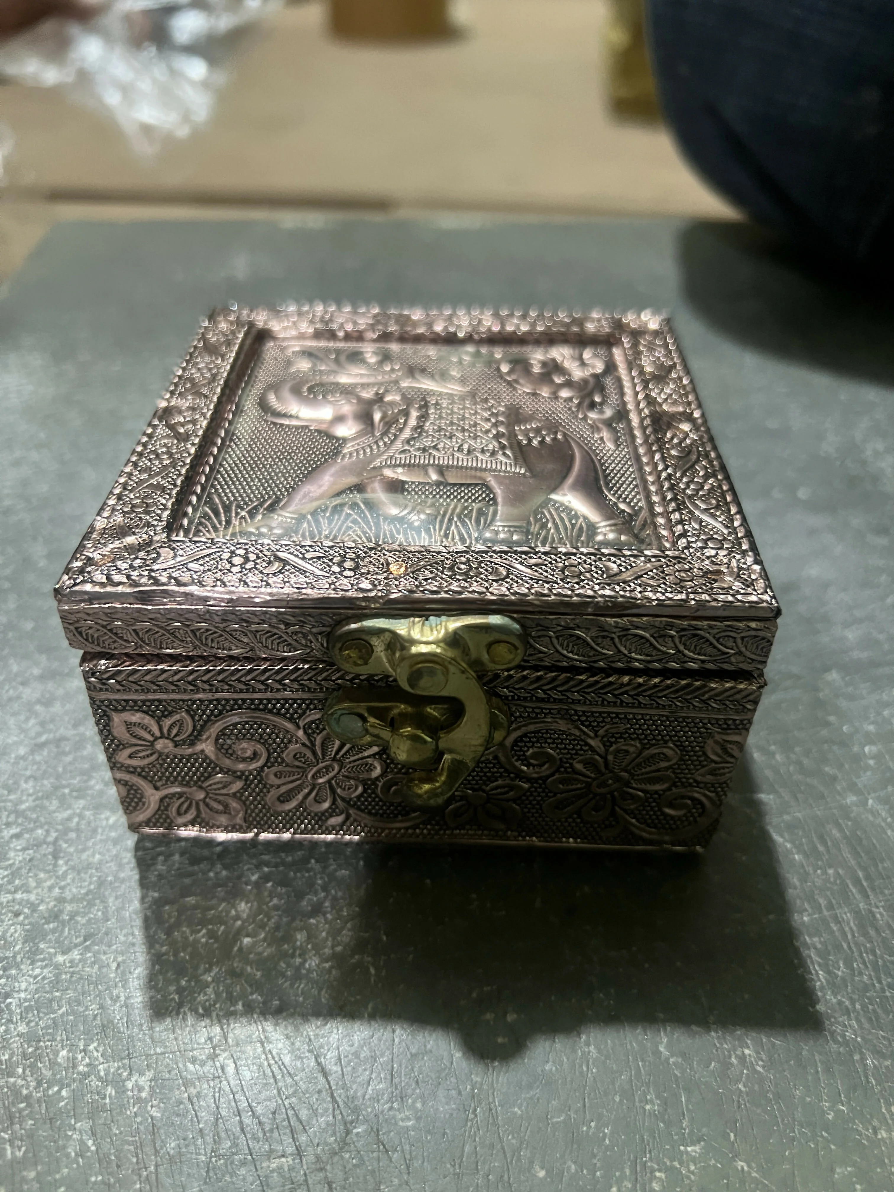 Handcrafted Elephant Embossed Metal Jewelry Storage Box Decorative Organizer - Image 4